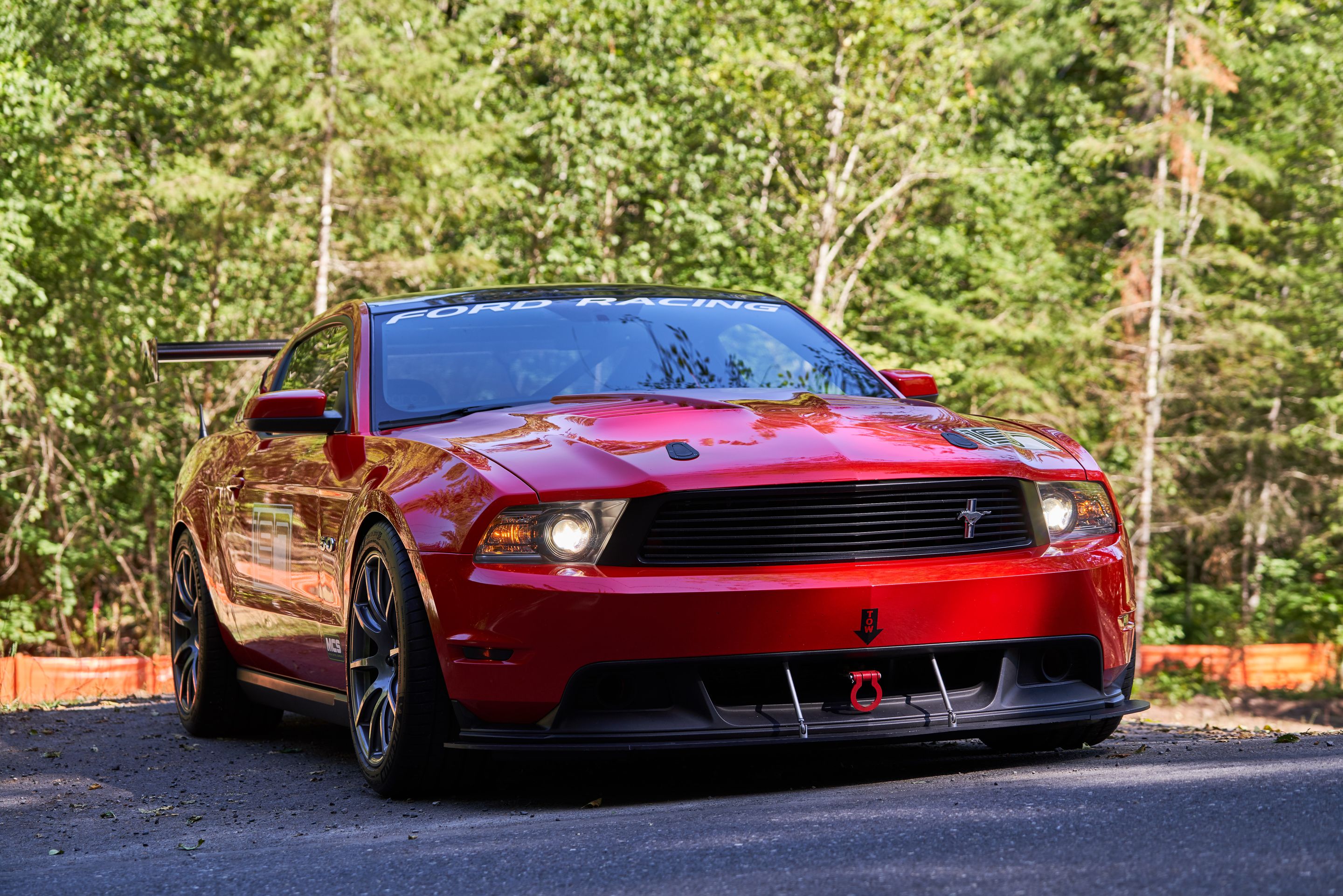 Red Ford S197 Mustang GT with 19" SM-10 Apex wheels in Anthracite