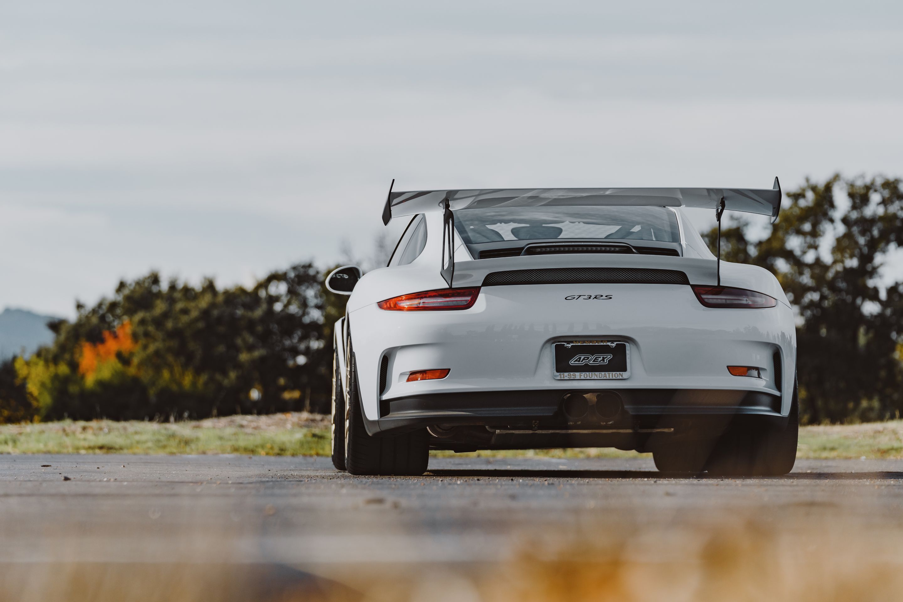 White Porsche 911 991.1 GT3 RS with 19" EC-7RS Apex wheels in Motorsport Gold