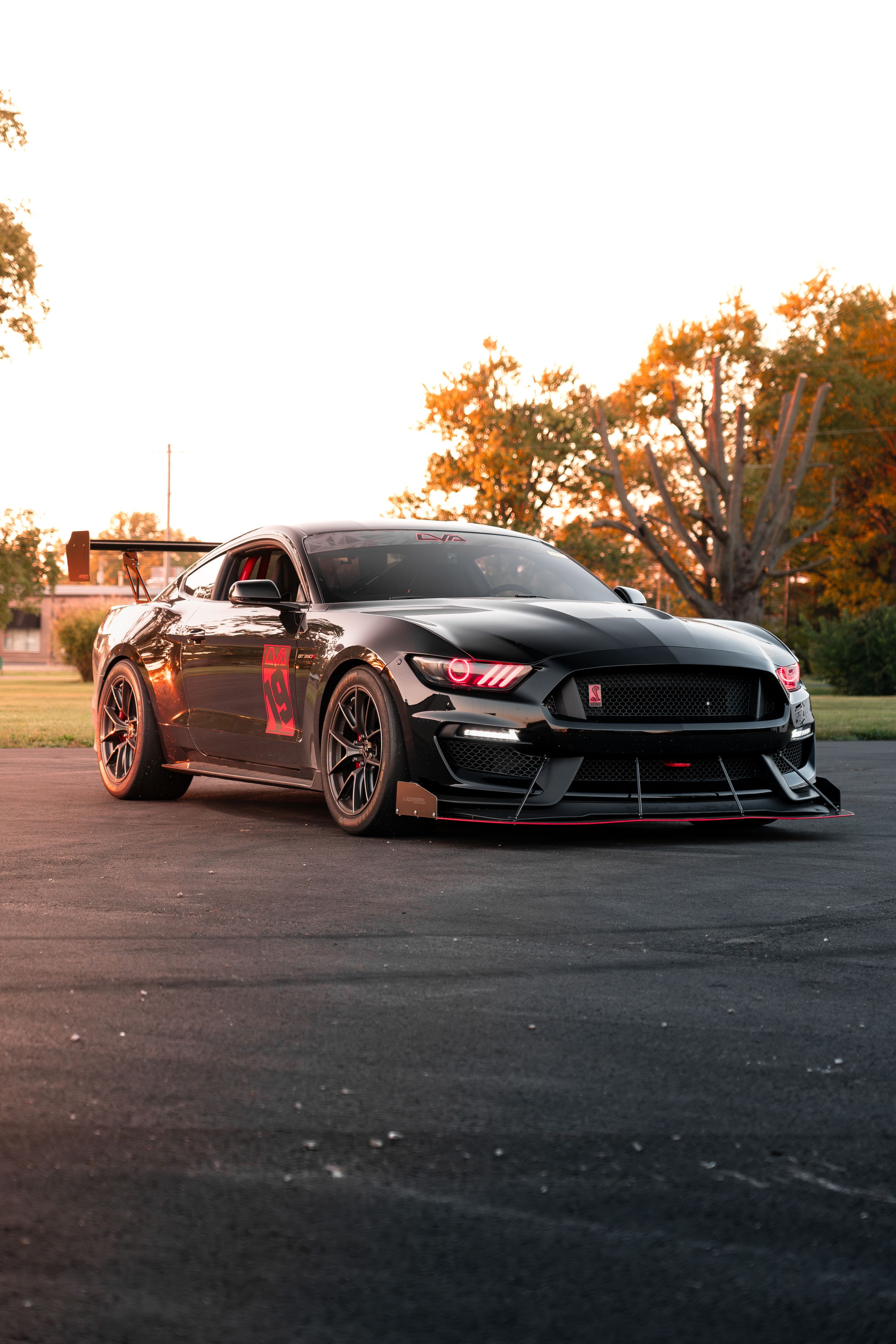 Black Ford S550 Mustang GT350R with 19" VS-5RS Apex wheels in Anthracite