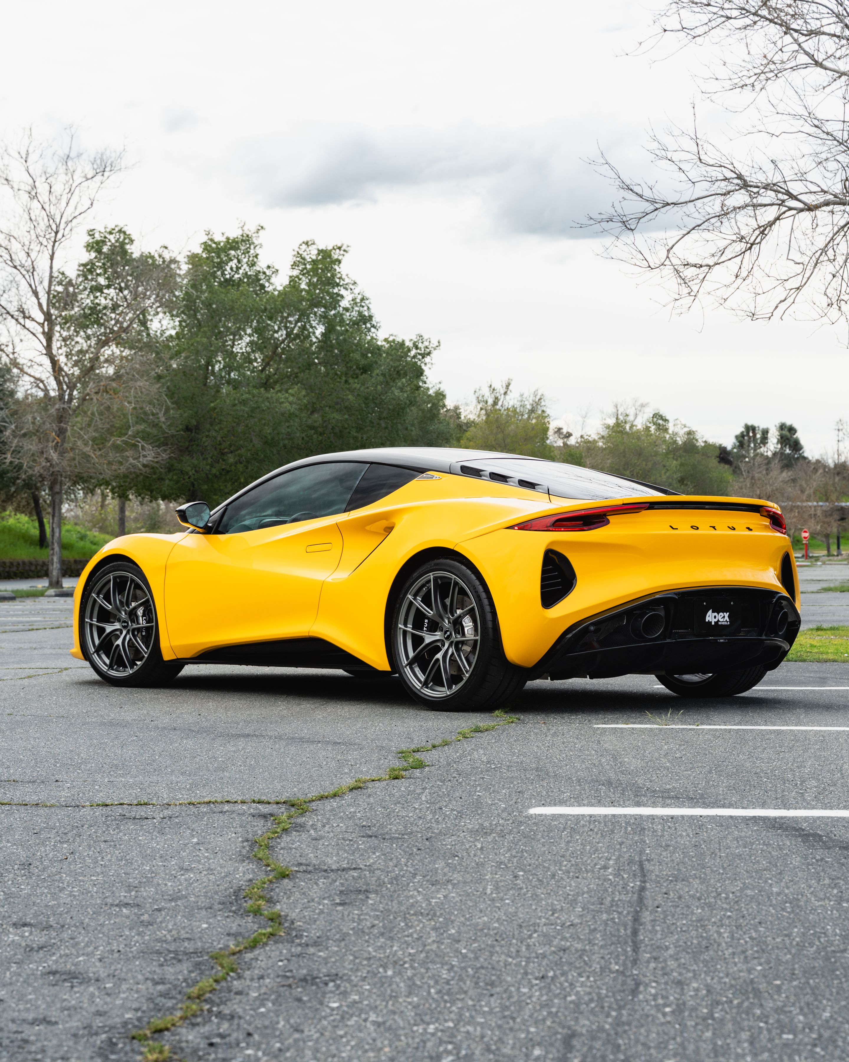 Yellow Lotus Emira with 20" VS-5RS Apex wheels in Anthracite