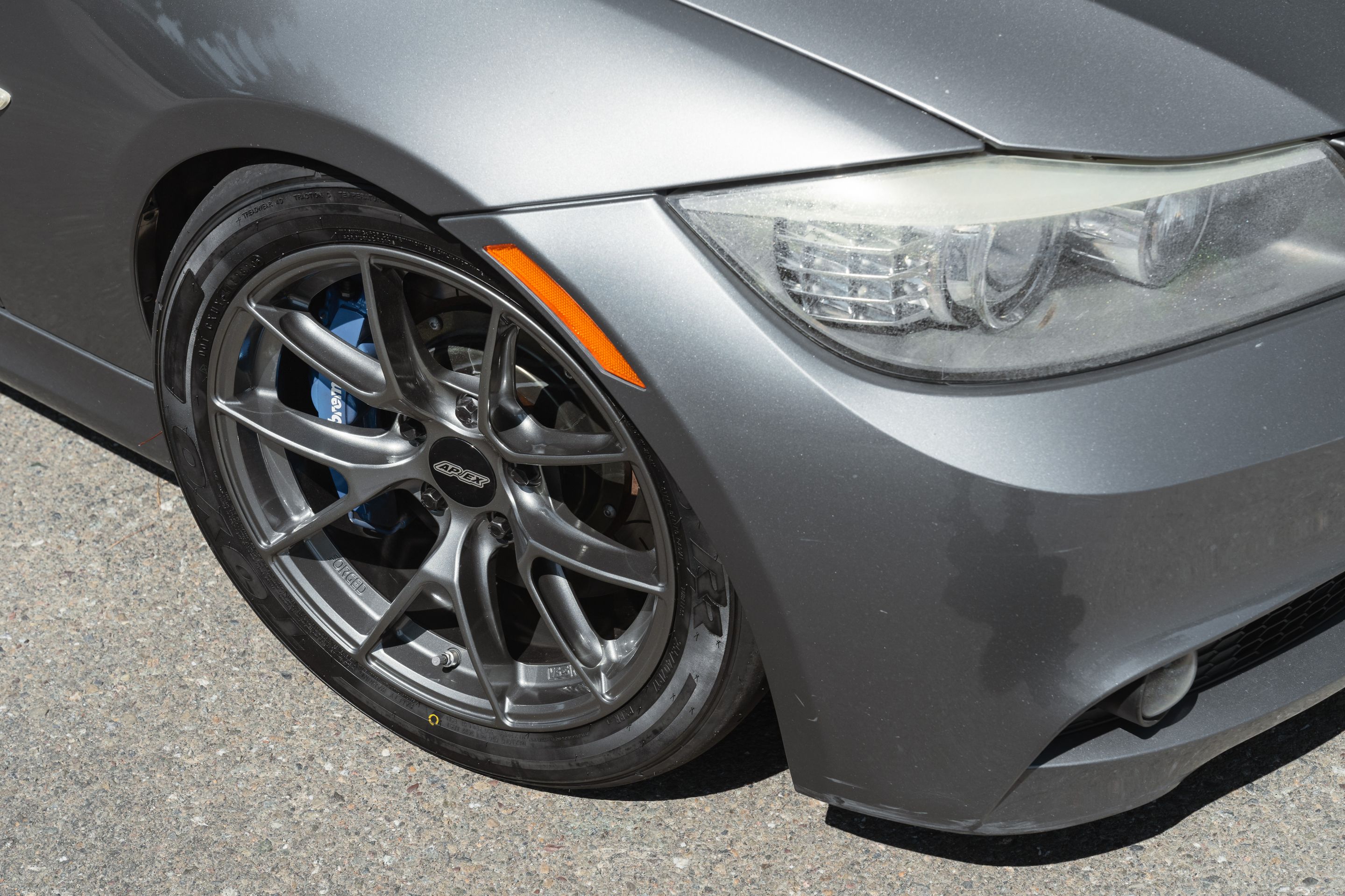 Grey BMW E90 LCI Sedan 3 Series with 17" VS-5RS Apex wheels in Anthracite
