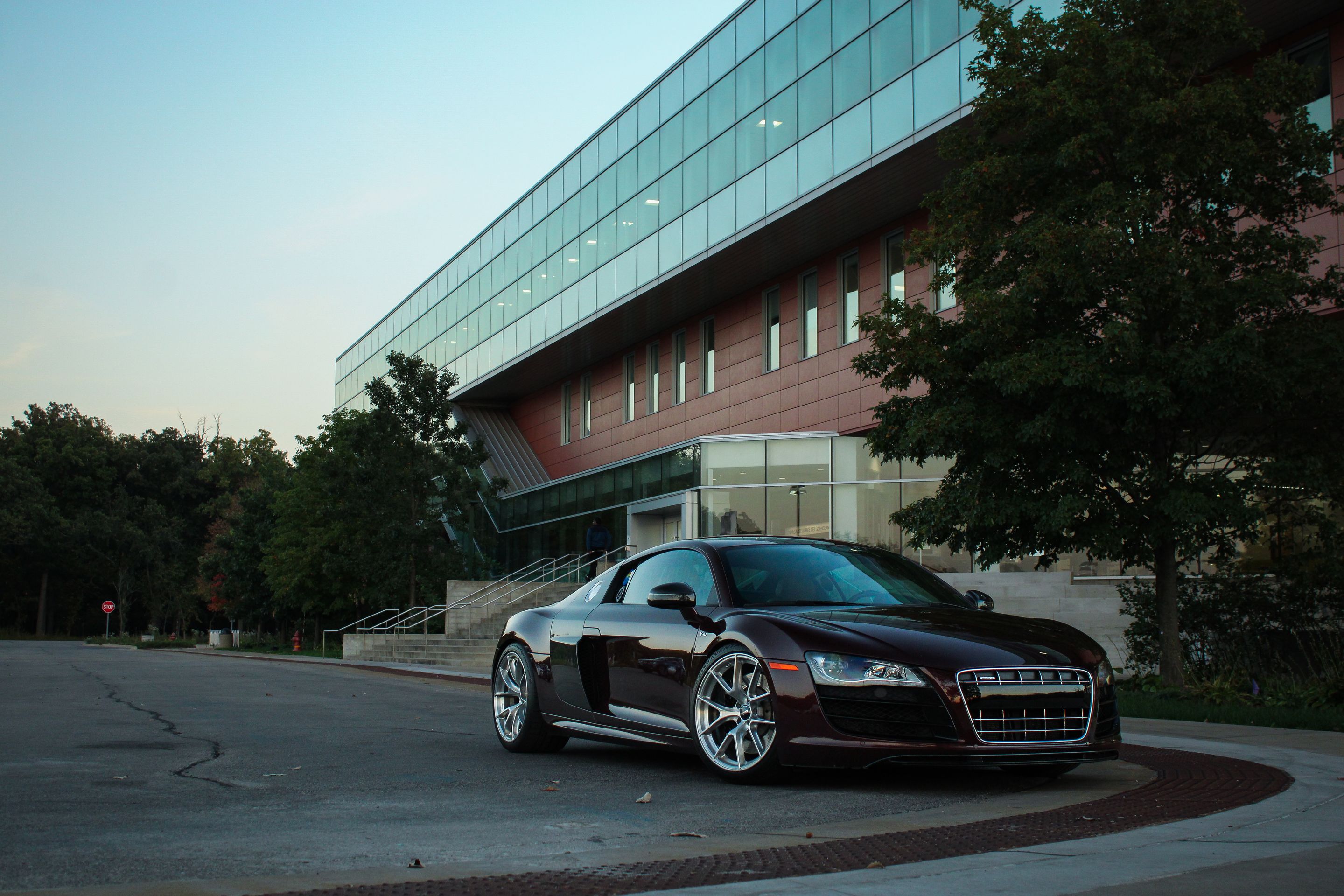Purple Audi Gen 1 R8 with 19" VS-5RS Apex wheels in Brushed Clear