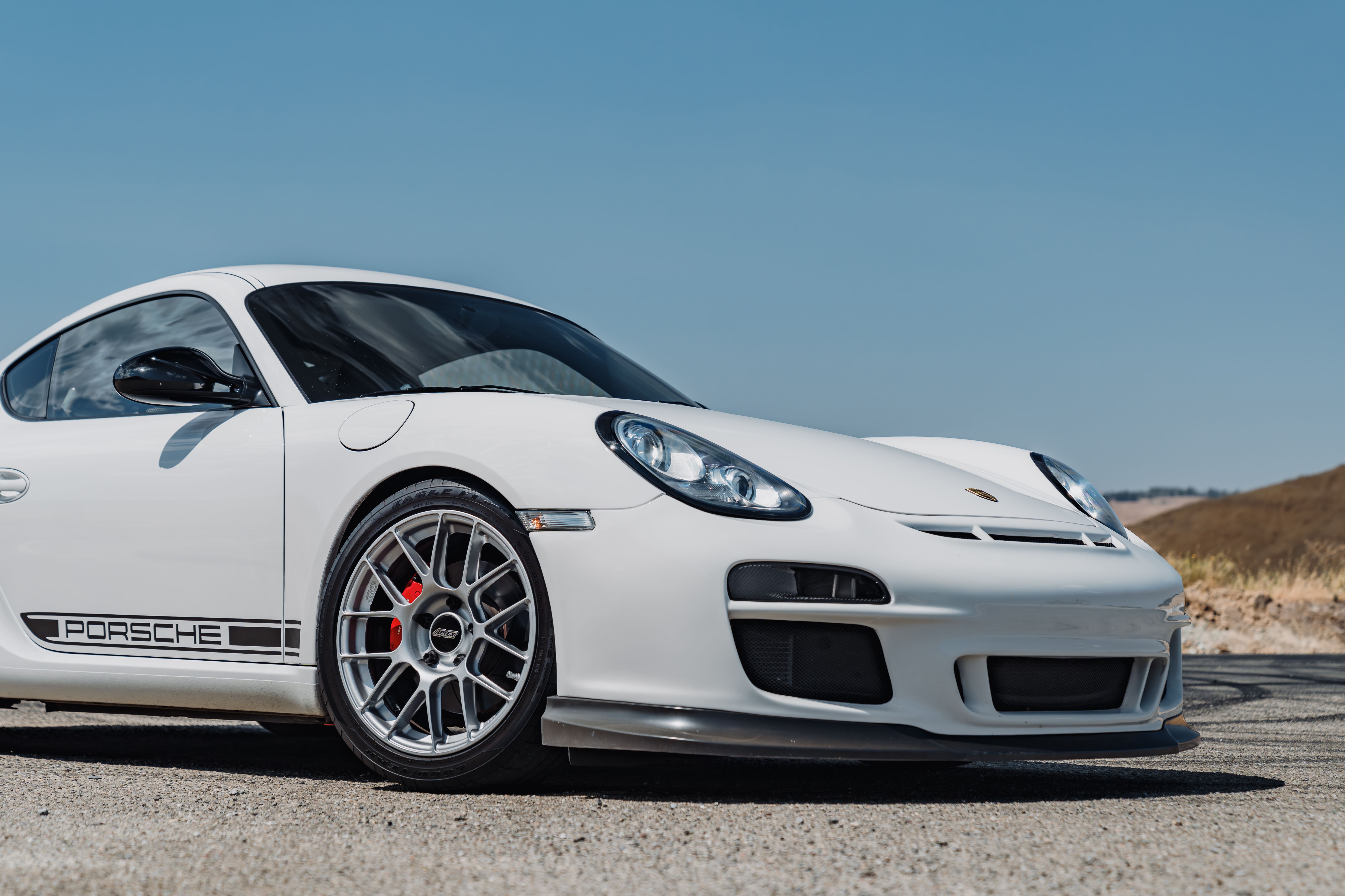Porsche 987 Cayman R with 18