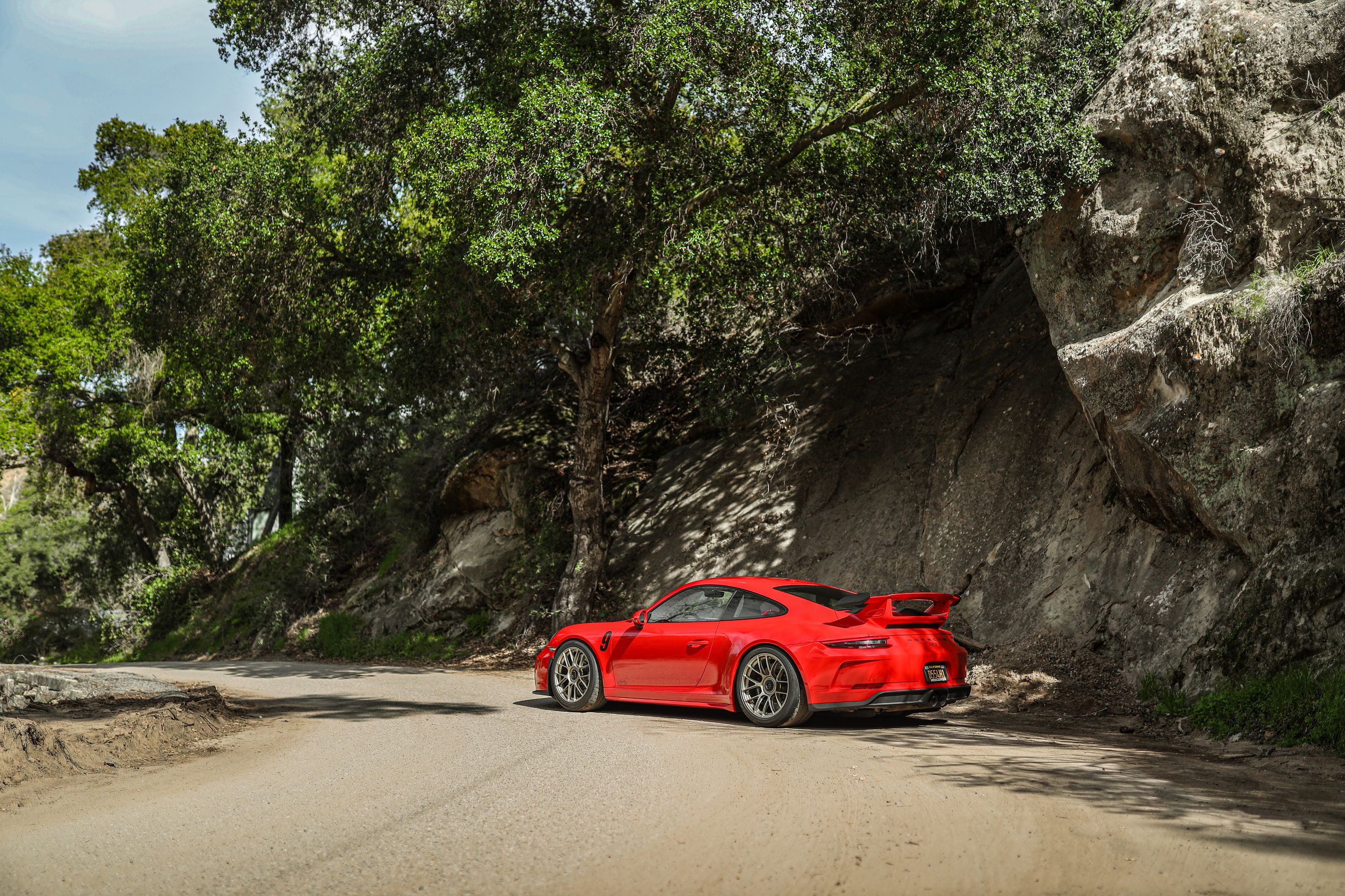 Red Porsche 911 991.2 GT3 with 19" EC-7RS Apex wheels in Motorsport Gold
