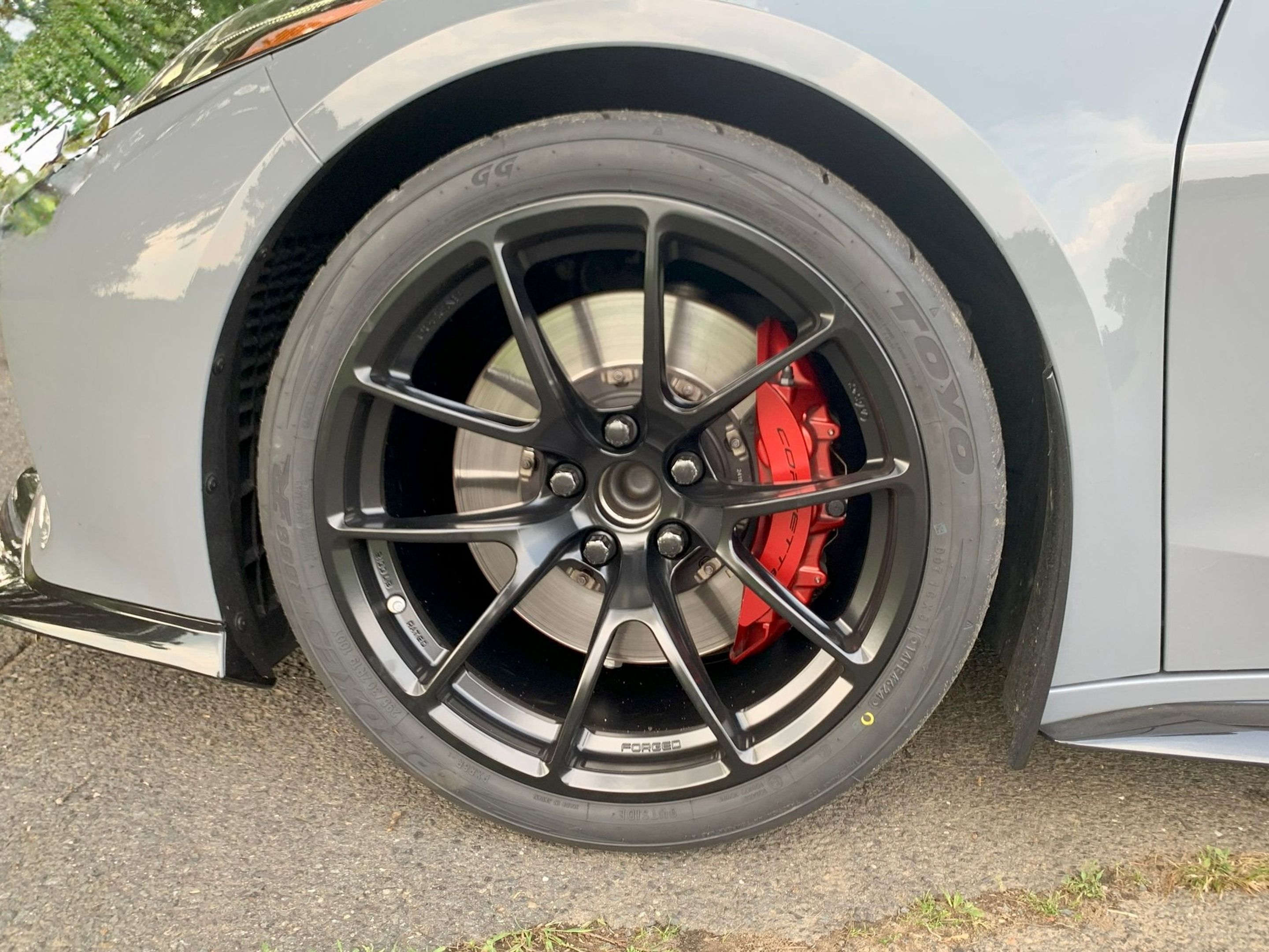 Grey Chevrolet C8 Corvette Z06 with 19" VS-5RE Apex wheels in Satin Black