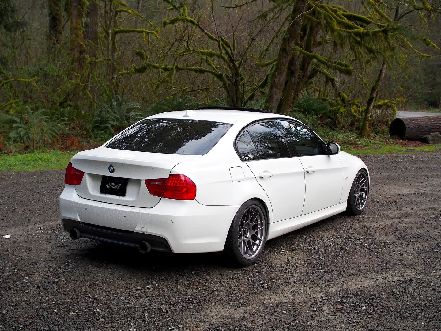 BMW E90 LCI Sedan 3 Series with 18
