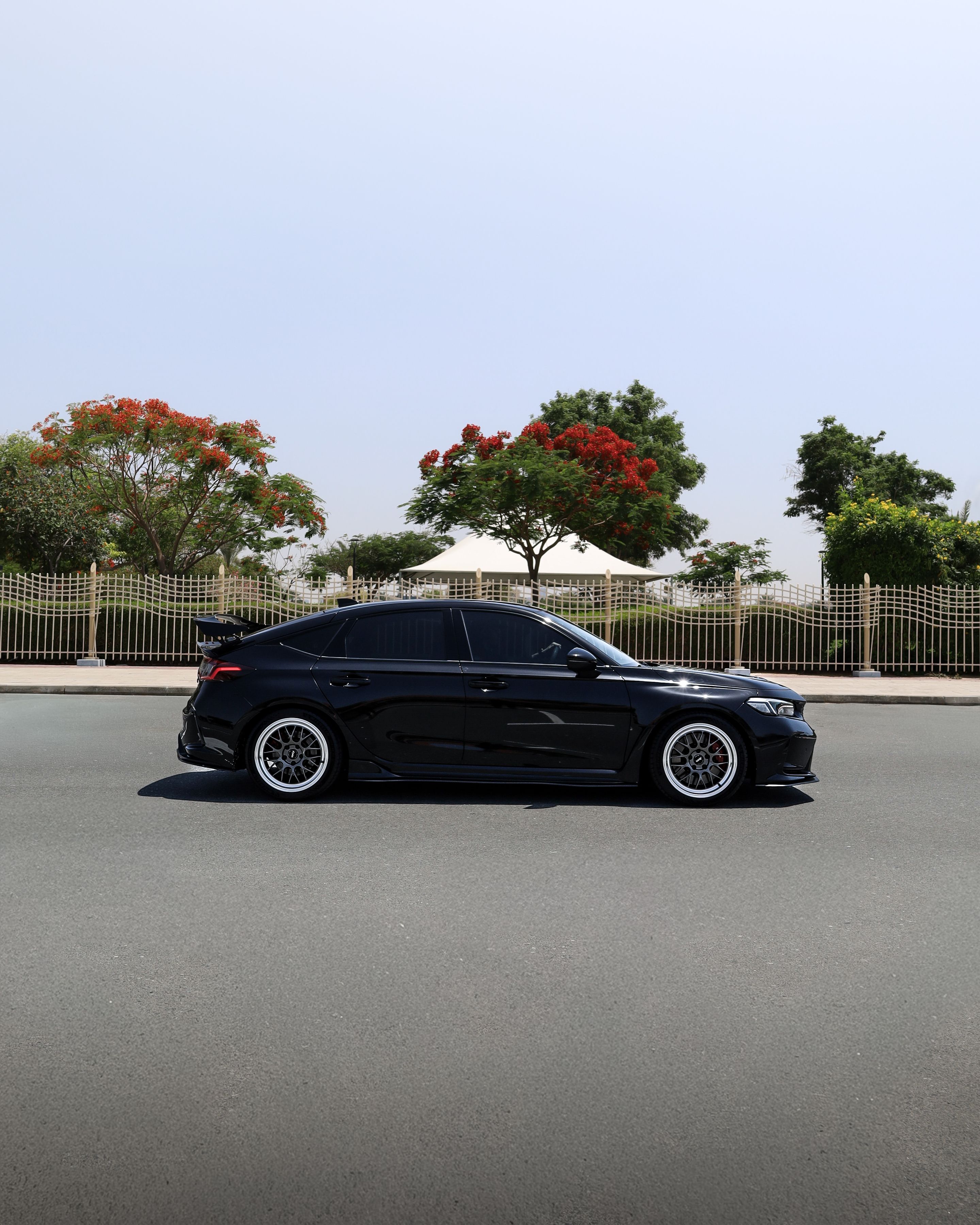 Black Honda FL5 Civic Type-R with 18" ML-10RT Apex wheels in Machined Lip Anthracite
