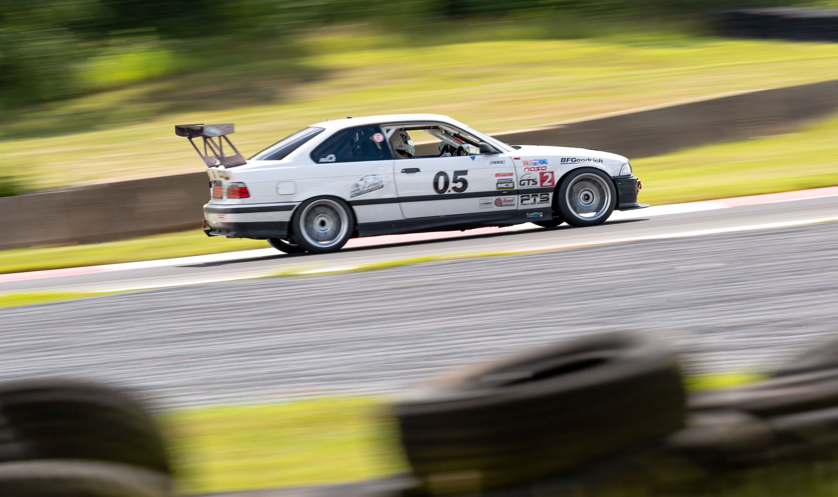 White BMW E36 M3 with 17" ARC-8 Apex wheels in Hyper Silver