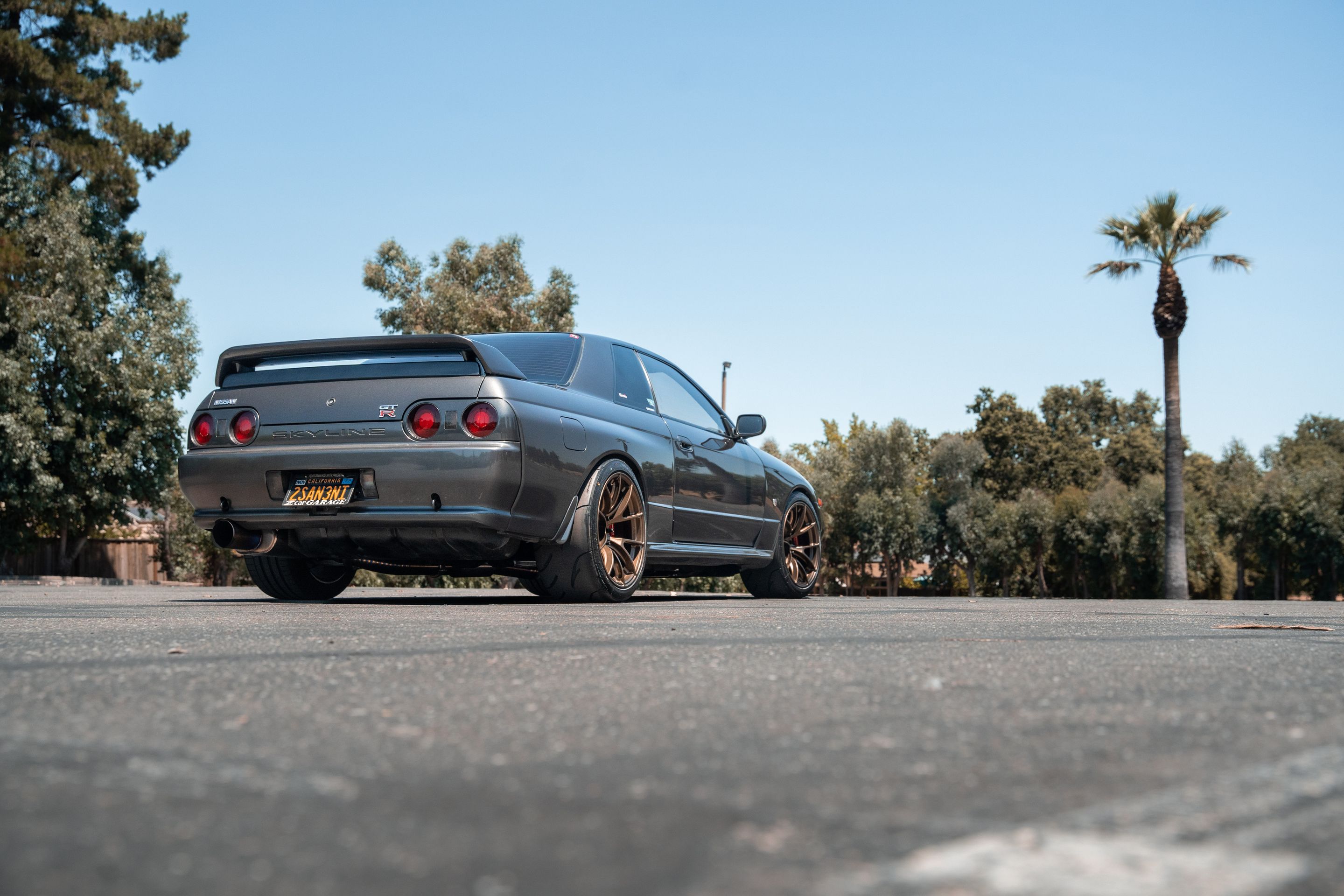 Grey Nissan R32 GT-R with 18" VS-5RS Apex wheels in Satin Bronze