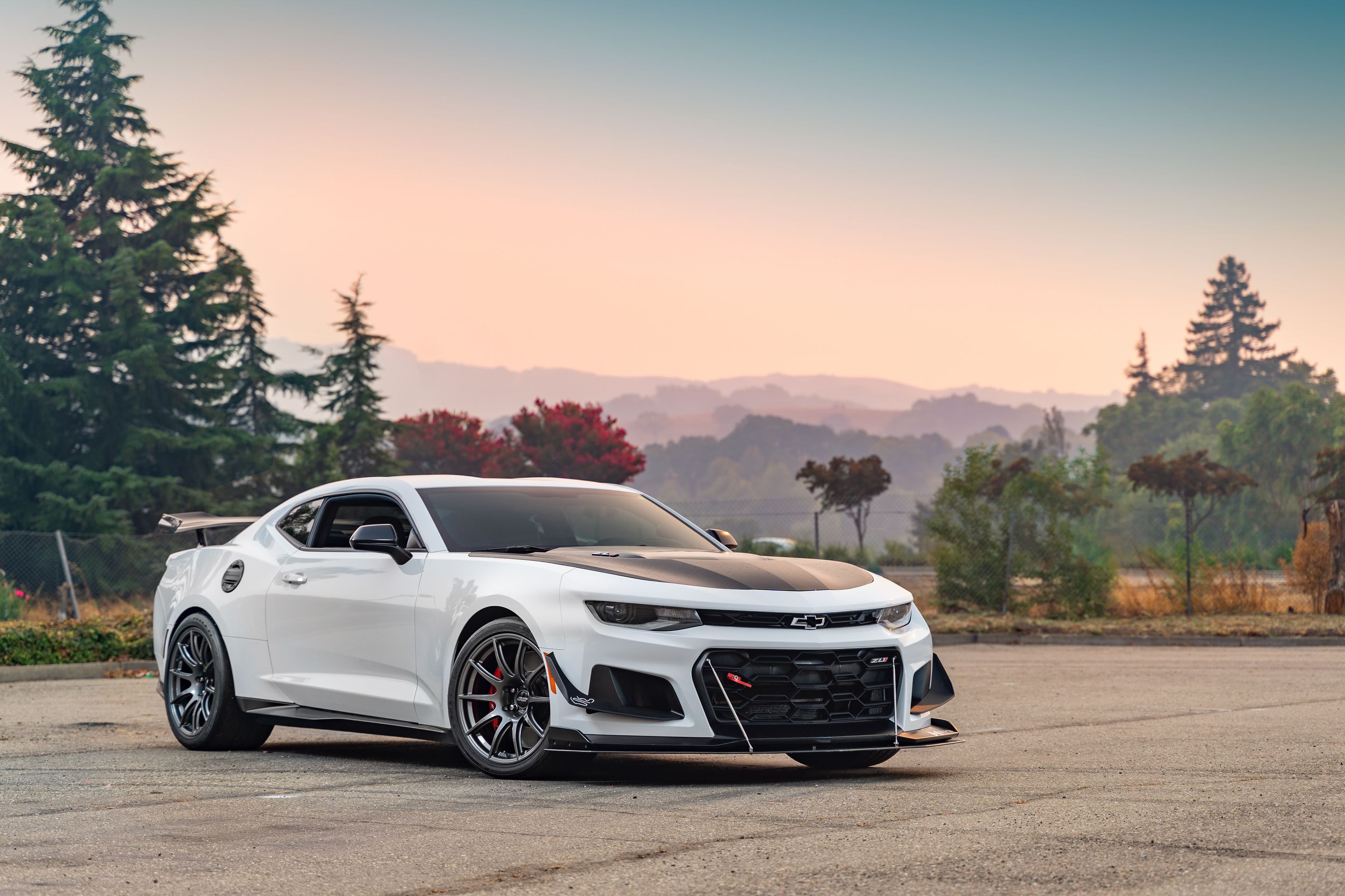 White Chevrolet 6th Gen Camaro ZL1 1LE with 19" SM-10 Apex wheels in Anthracite