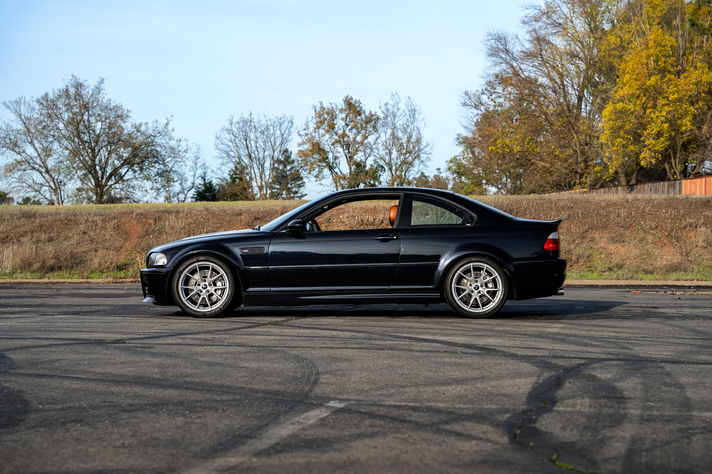 Black BMW E46 M3 with 18" VS-5 Apex wheels in Race Silver