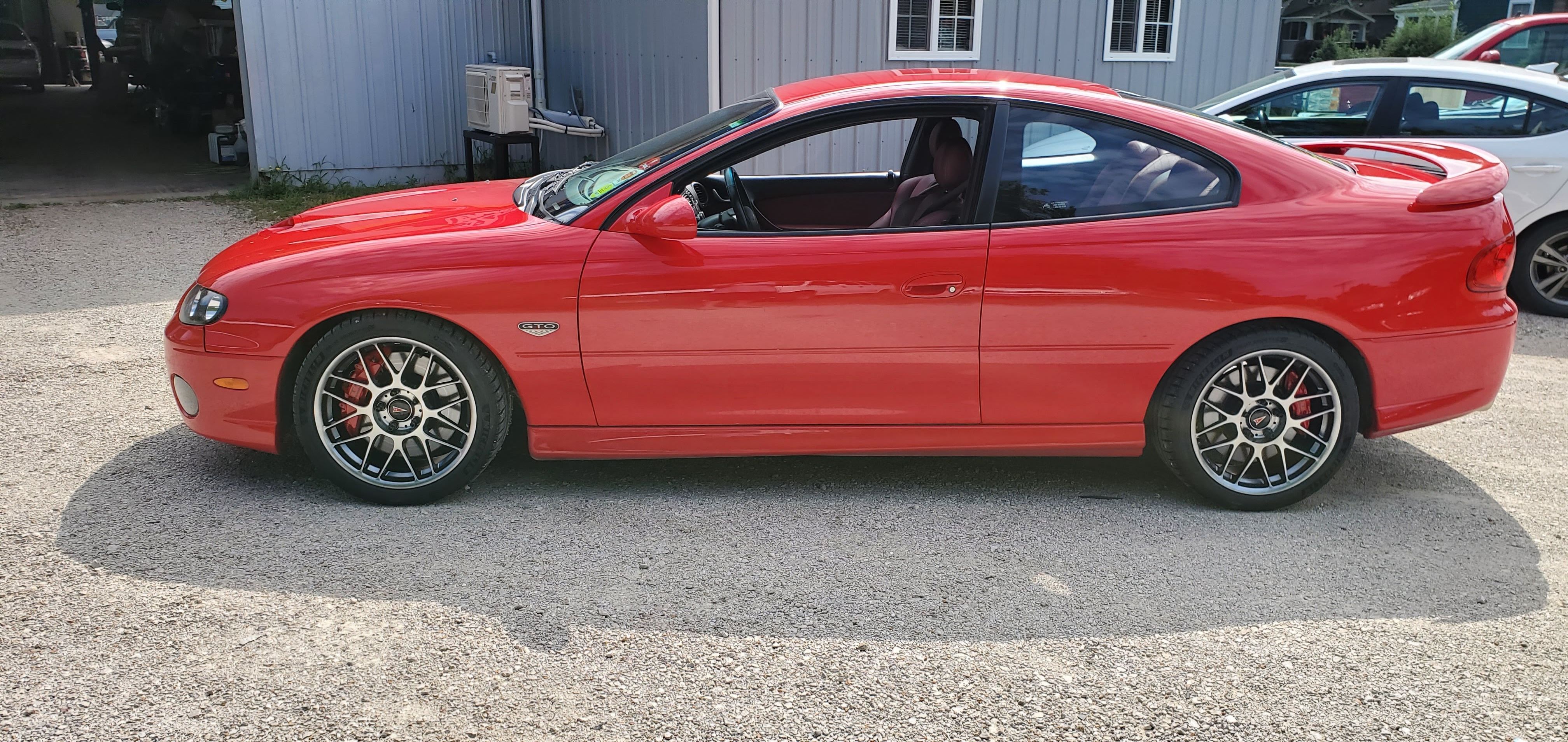 Red Pontiac GTO - ARC-8 in Anthracite