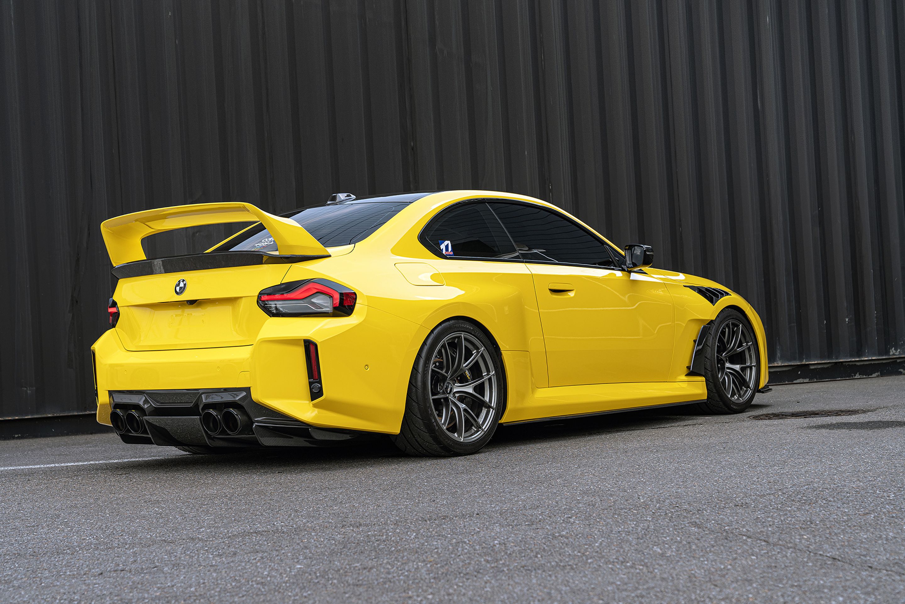 Yellow BMW G87 M2 with 19" VS-5RS Apex wheels in Anthracite