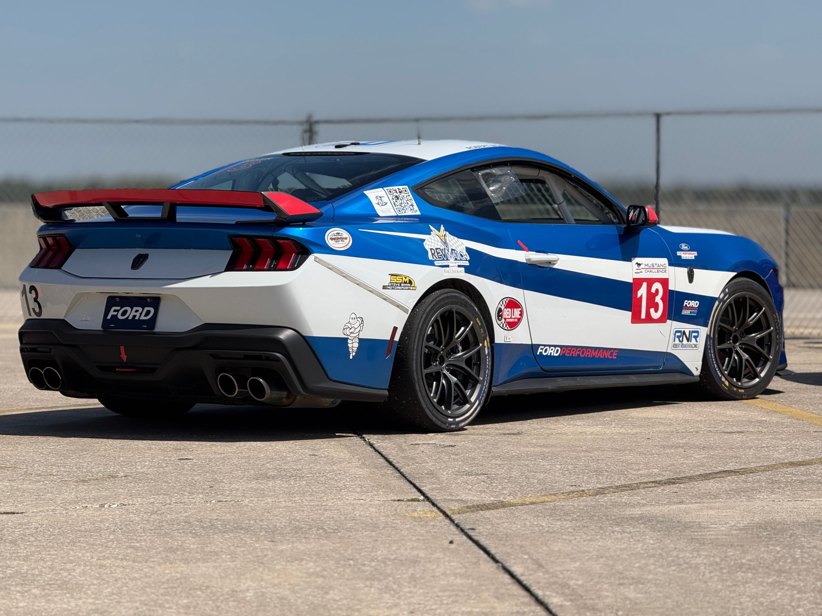 Multicolor Ford Performance Mustang Dark Horse R with 18" VS-5RE Apex wheels in Anthracite