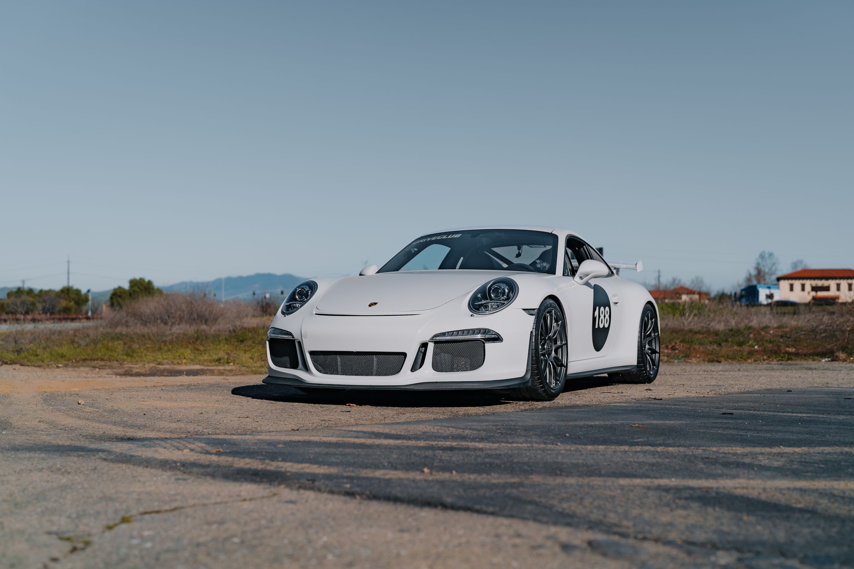 White Porsche 911 991.1 GT3 with 19" SM-10RS Apex wheels in Anthracite