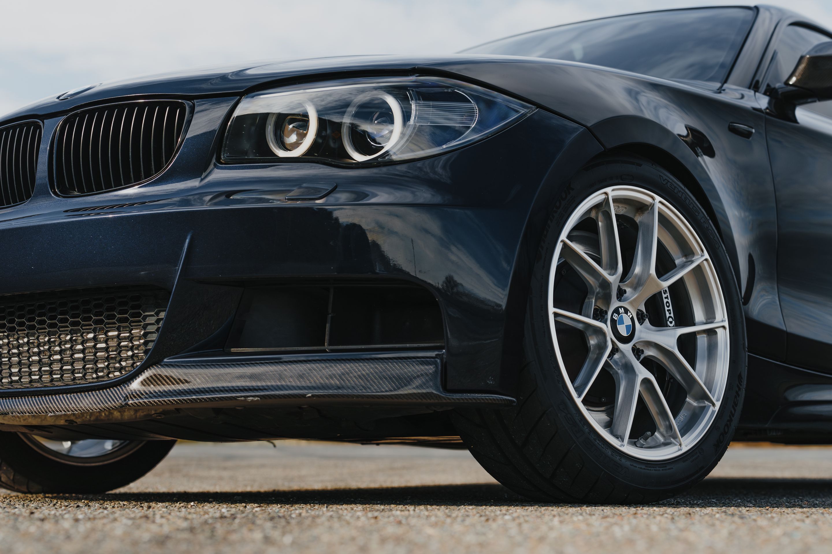 Black BMW E82 Coupe 1 Series with 18" VS-5RS Apex wheels in Brushed Clear