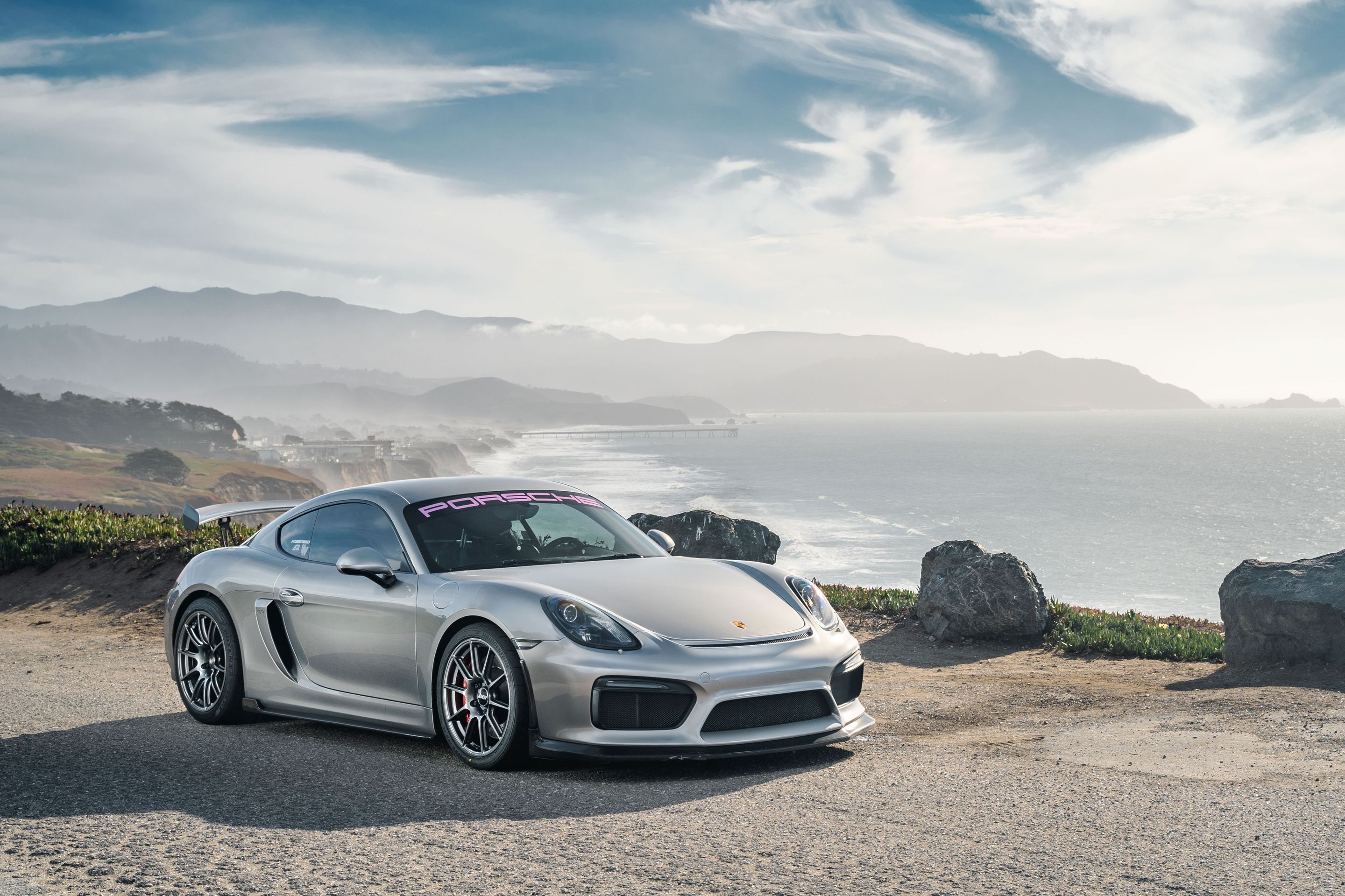 Silver Porsche 981 Cayman GT4 with 19" SM-10 Apex wheels in Anthracite