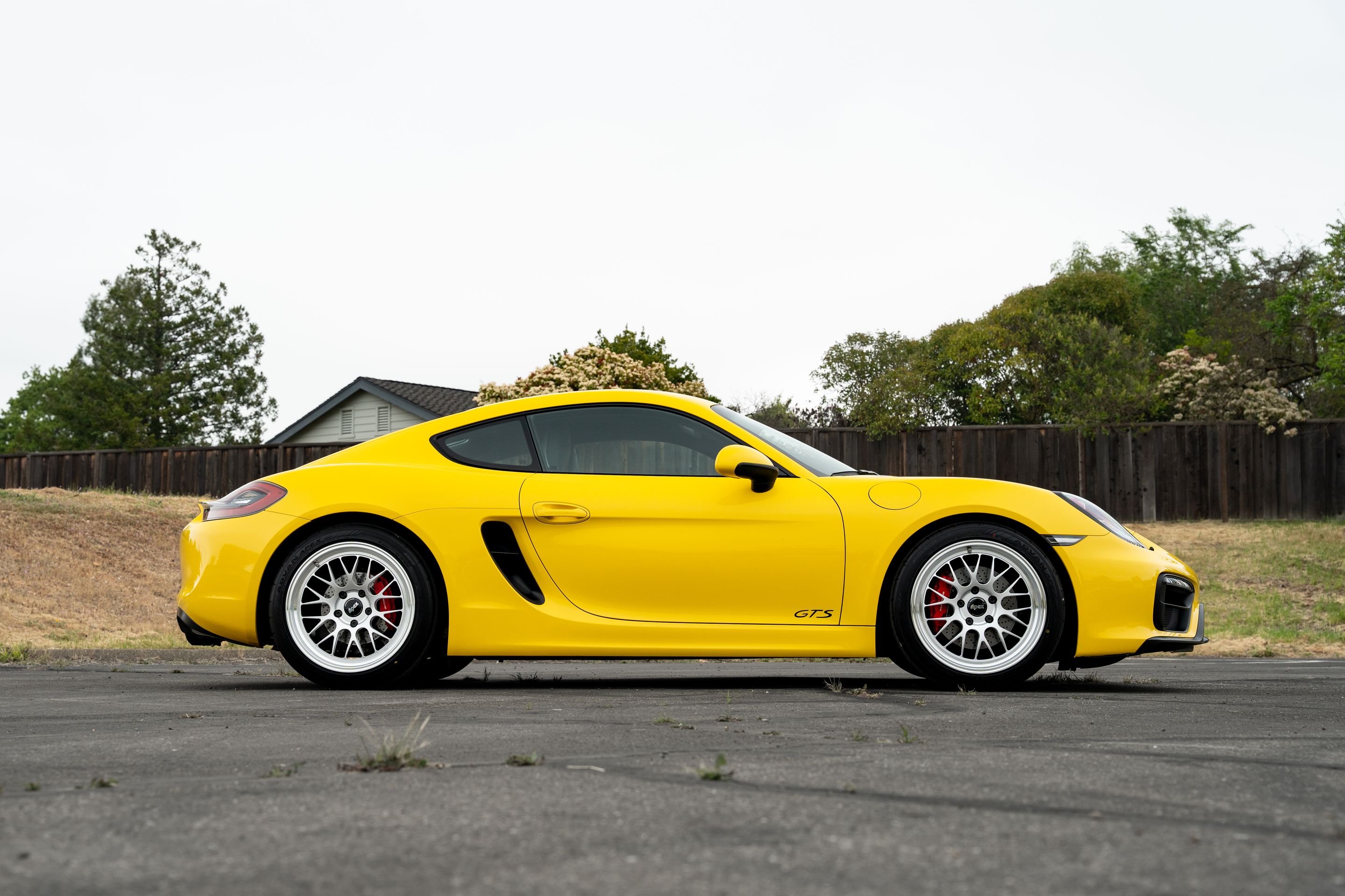 Yellow Porsche 981 Cayman GTS with 19" ML-10RT Apex wheels in Machined Lip Race Silver