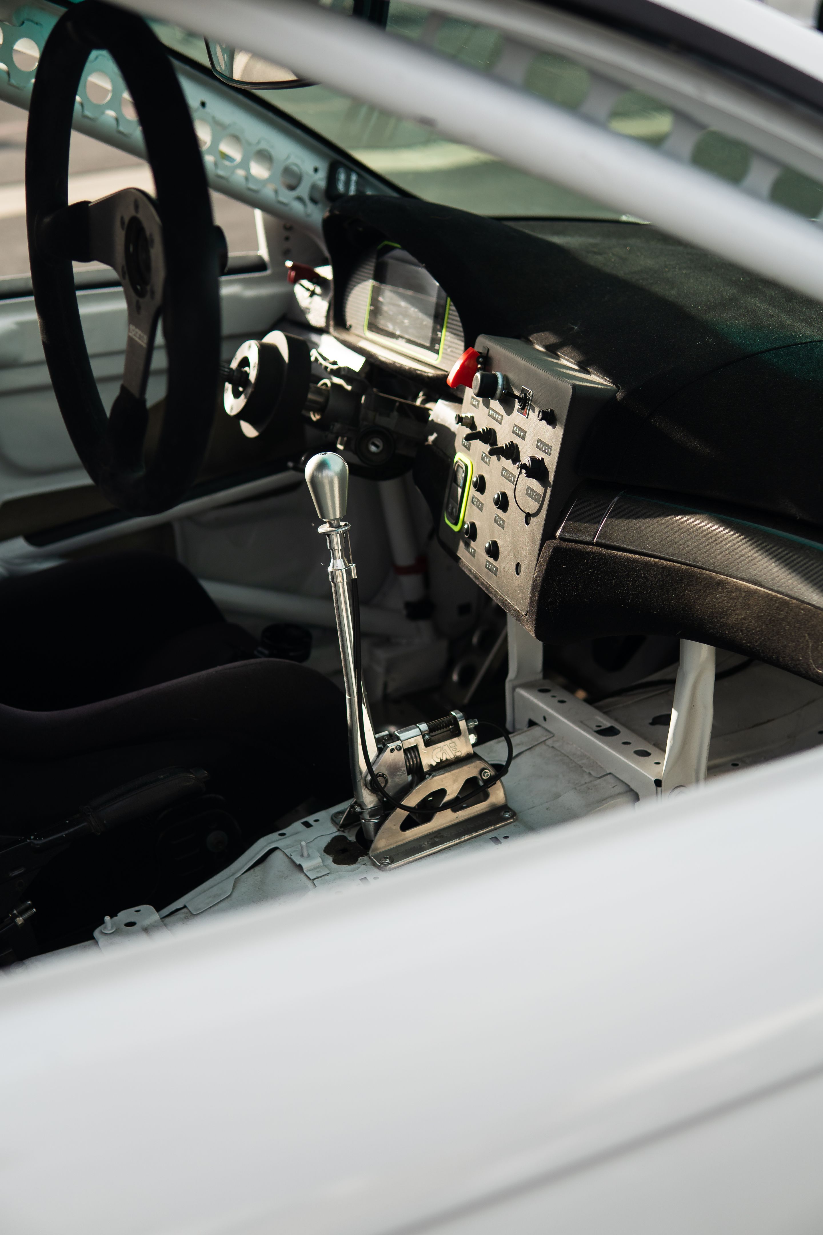 White BMW E46 M3 with 18" VS-5RS Apex wheels in Brushed Clear