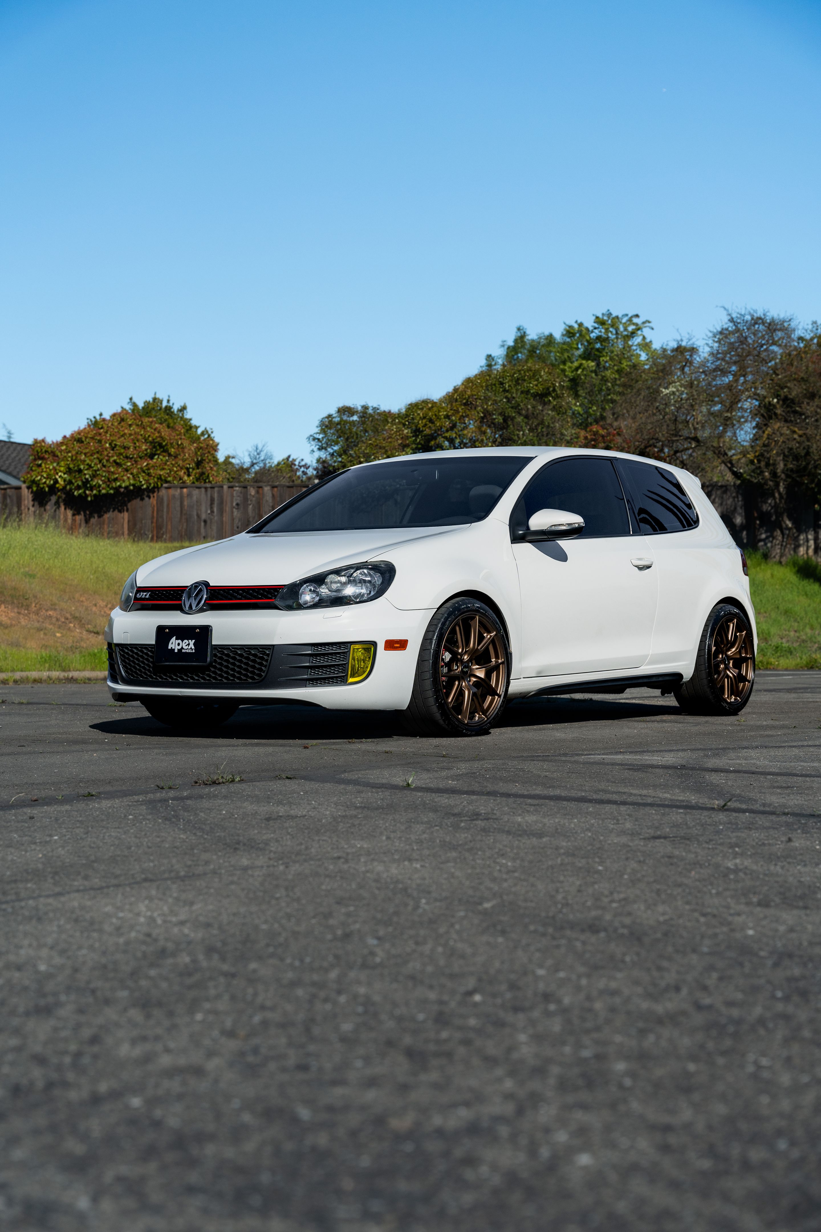 White VW MK6 GTI with 18" VS-5 Apex wheels in Satin Bronze