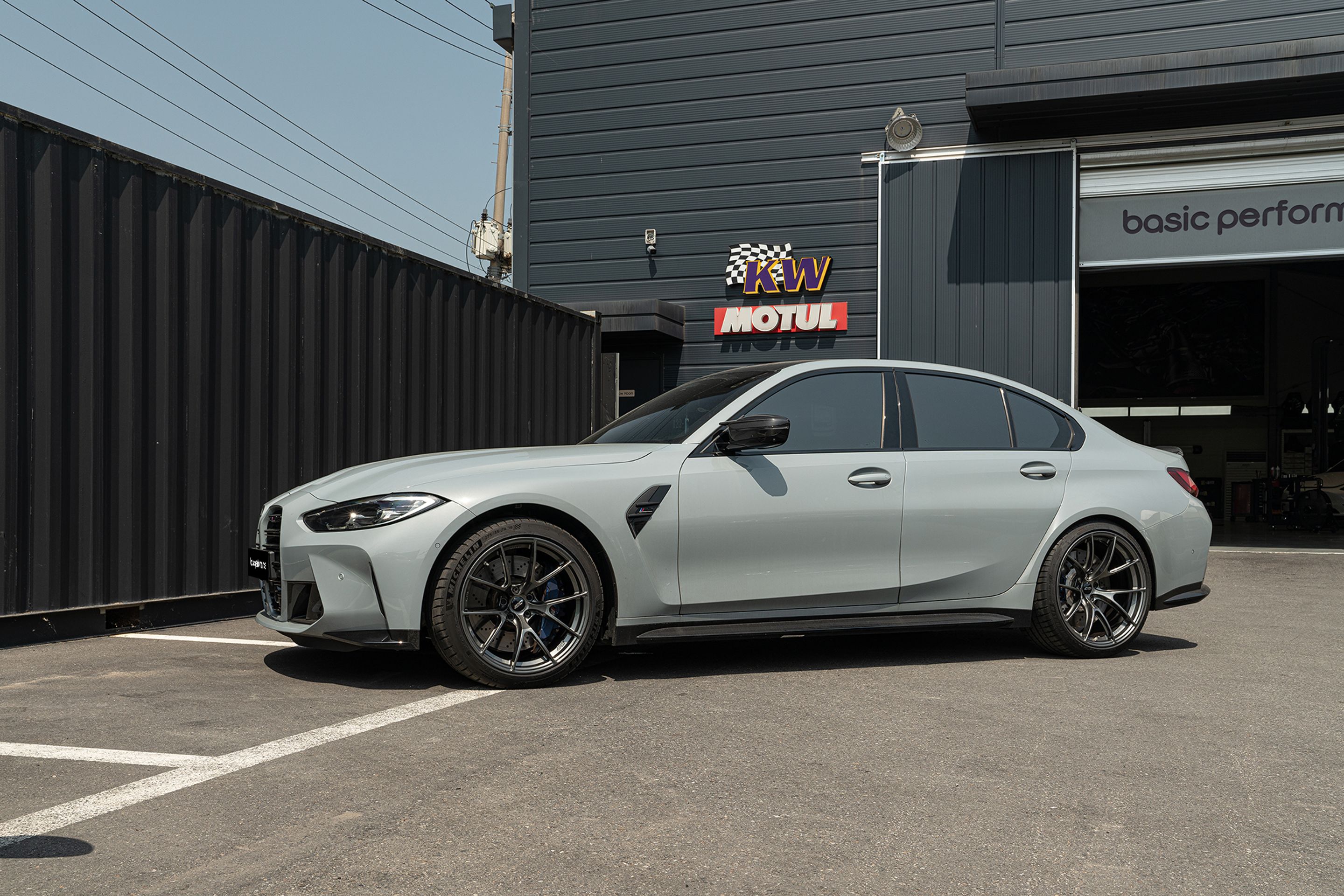 Grey BMW G80 M3 with 19"/20" VS-5RS Apex wheels in Anthracite