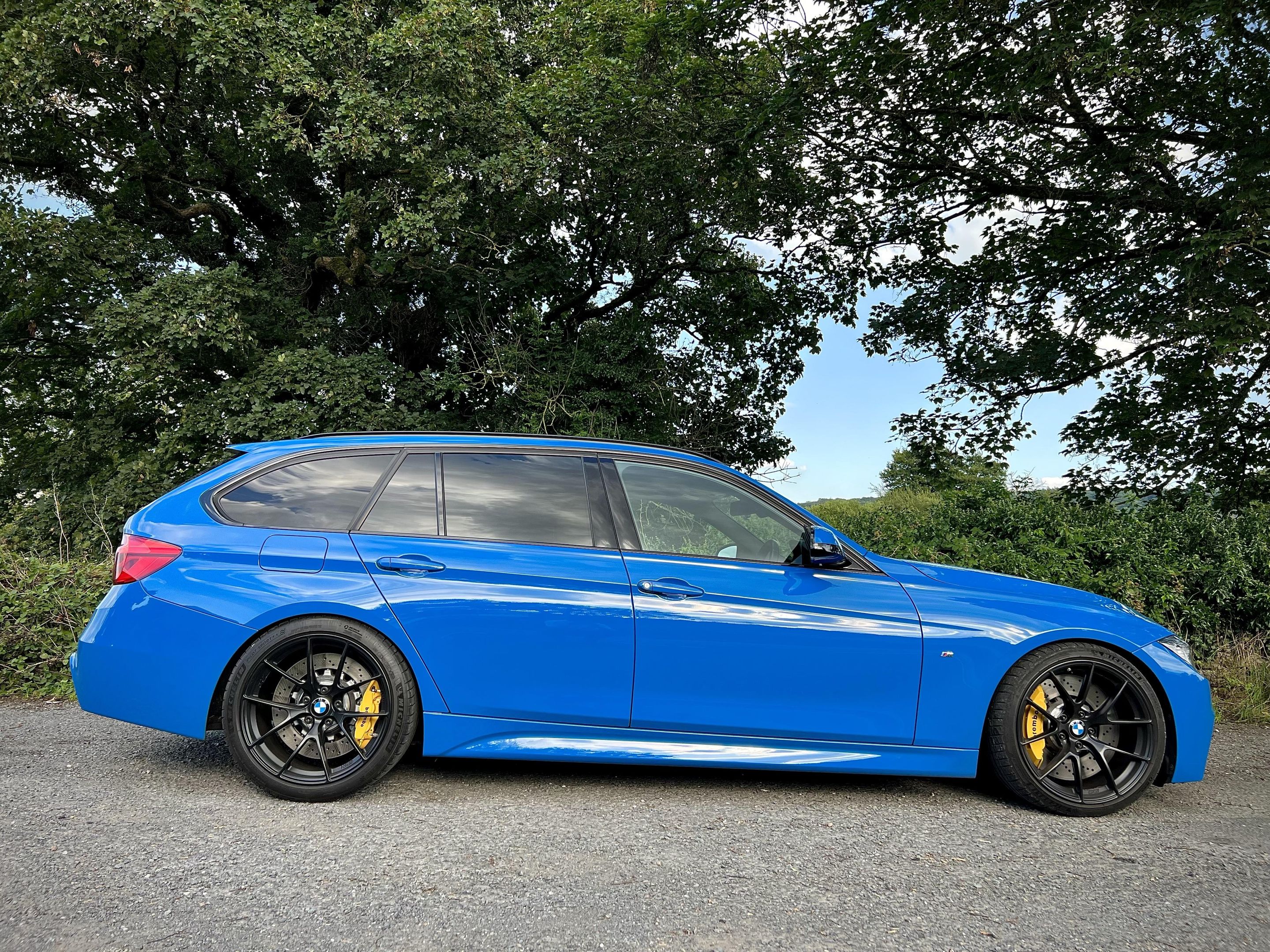 Blue BMW F31 Wagon 3 Series with 19" VS-5RS Apex wheels in Satin Black