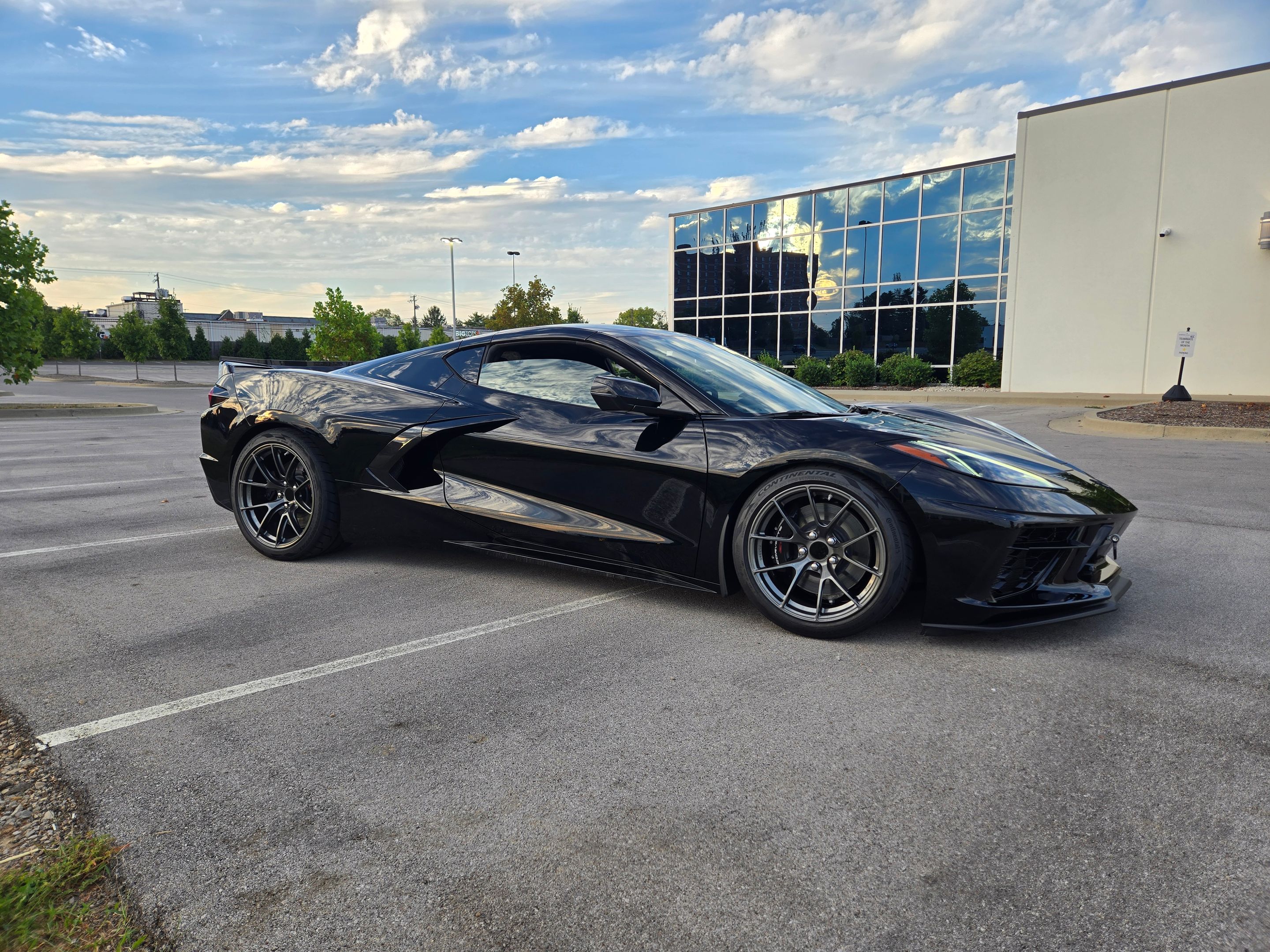 Black Chevrolet C8 Corvette Stingray/Z51 with 18"/19" VS-5RS Apex wheels in Anthracite