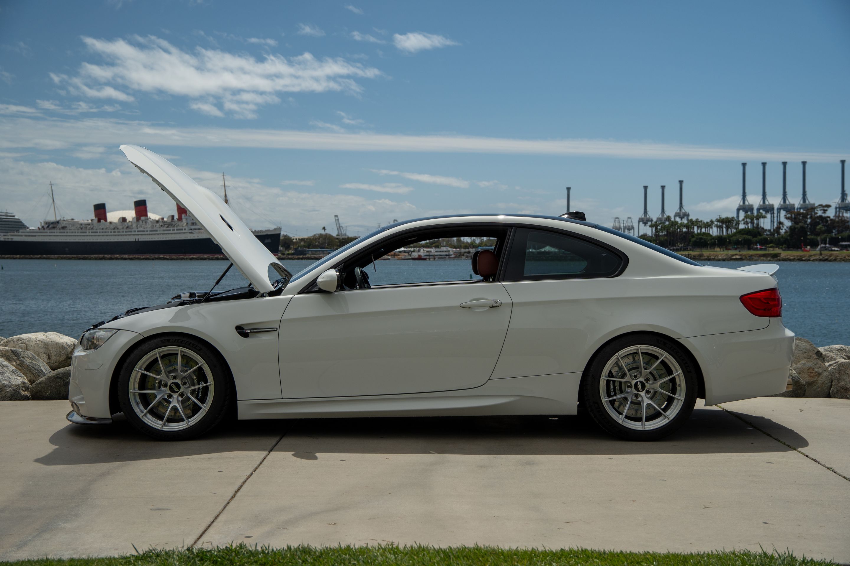 White BMW E92 Coupe M3 with 18" VS-5RS Apex wheels in Brushed Clear