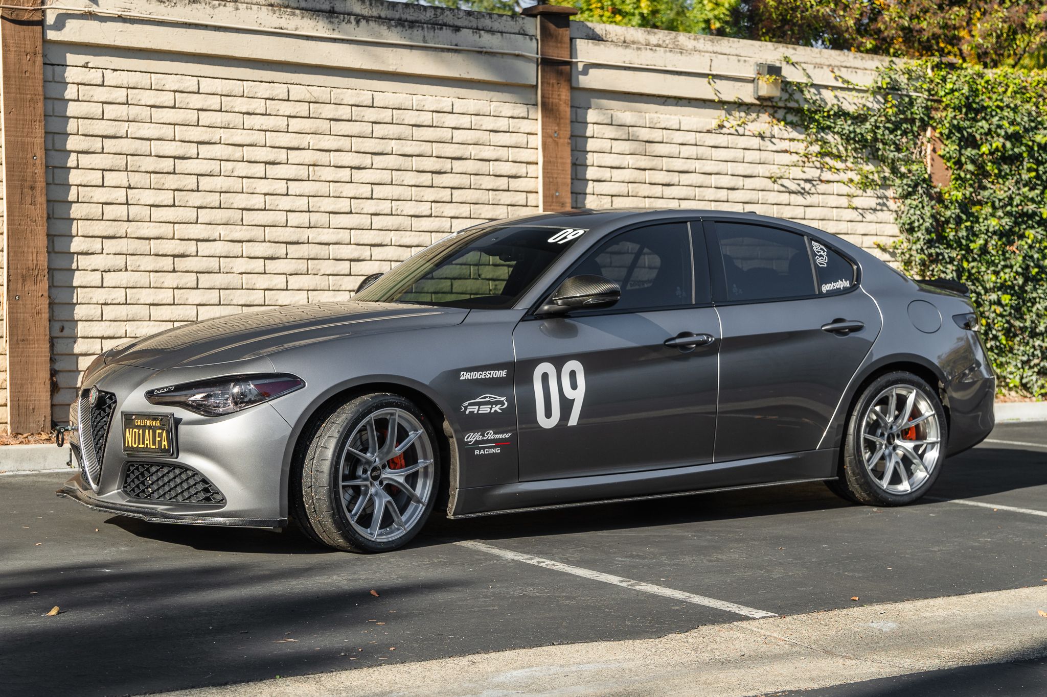 Grey Alfa Romeo Giulia Standard with 19" VS-5RS Apex wheels in Brushed Clear