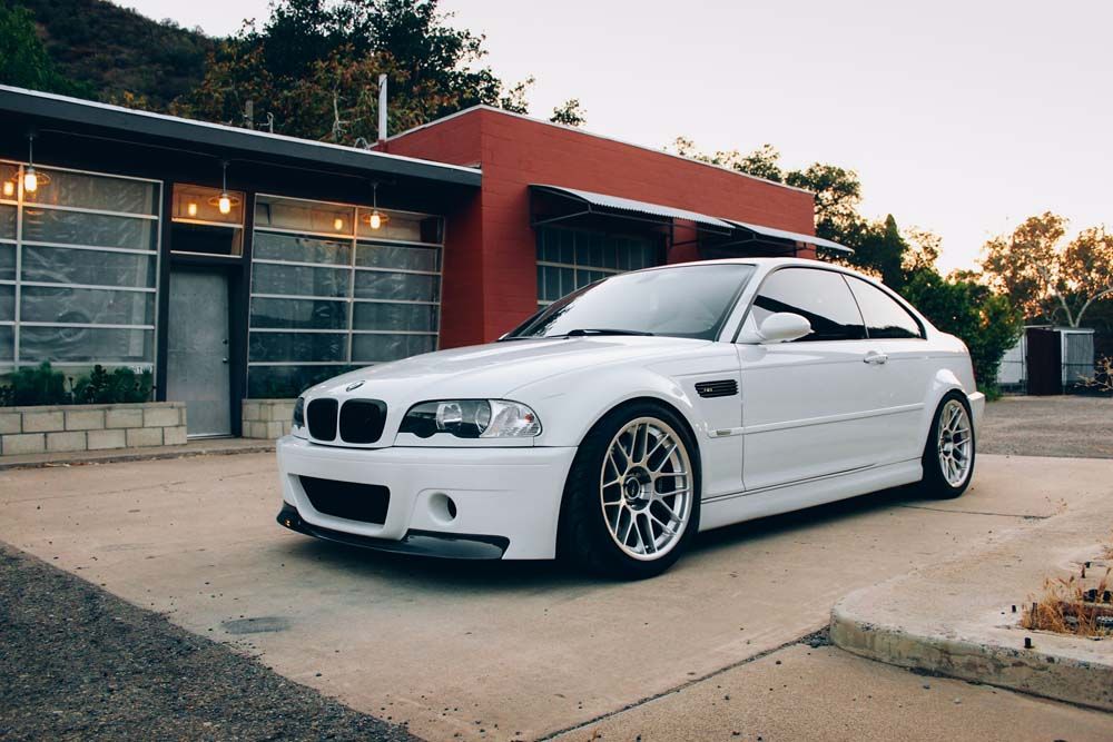 White BMW E46 M3 with 18" ARC-8 Apex wheels in Hyper Silver