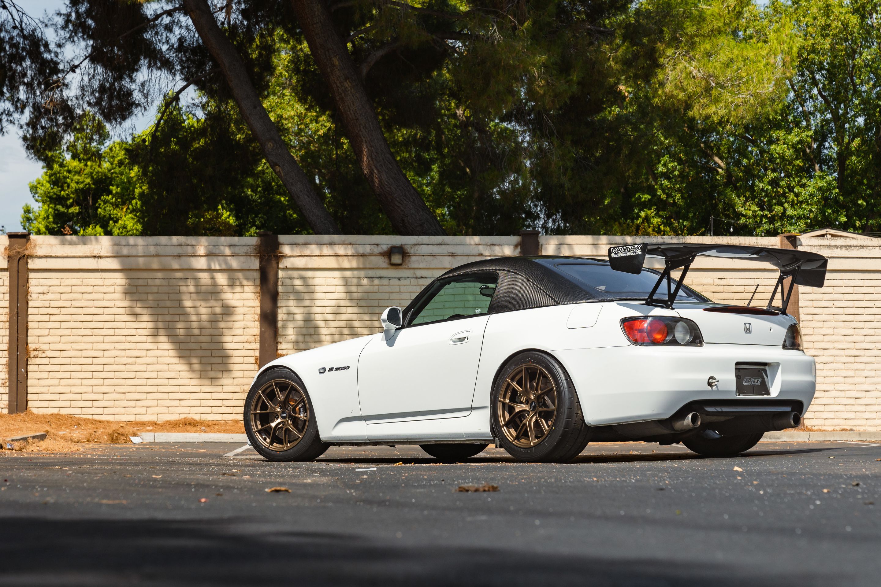 White Honda S2000 with 17" VS-5RS Apex wheels in Satin Bronze