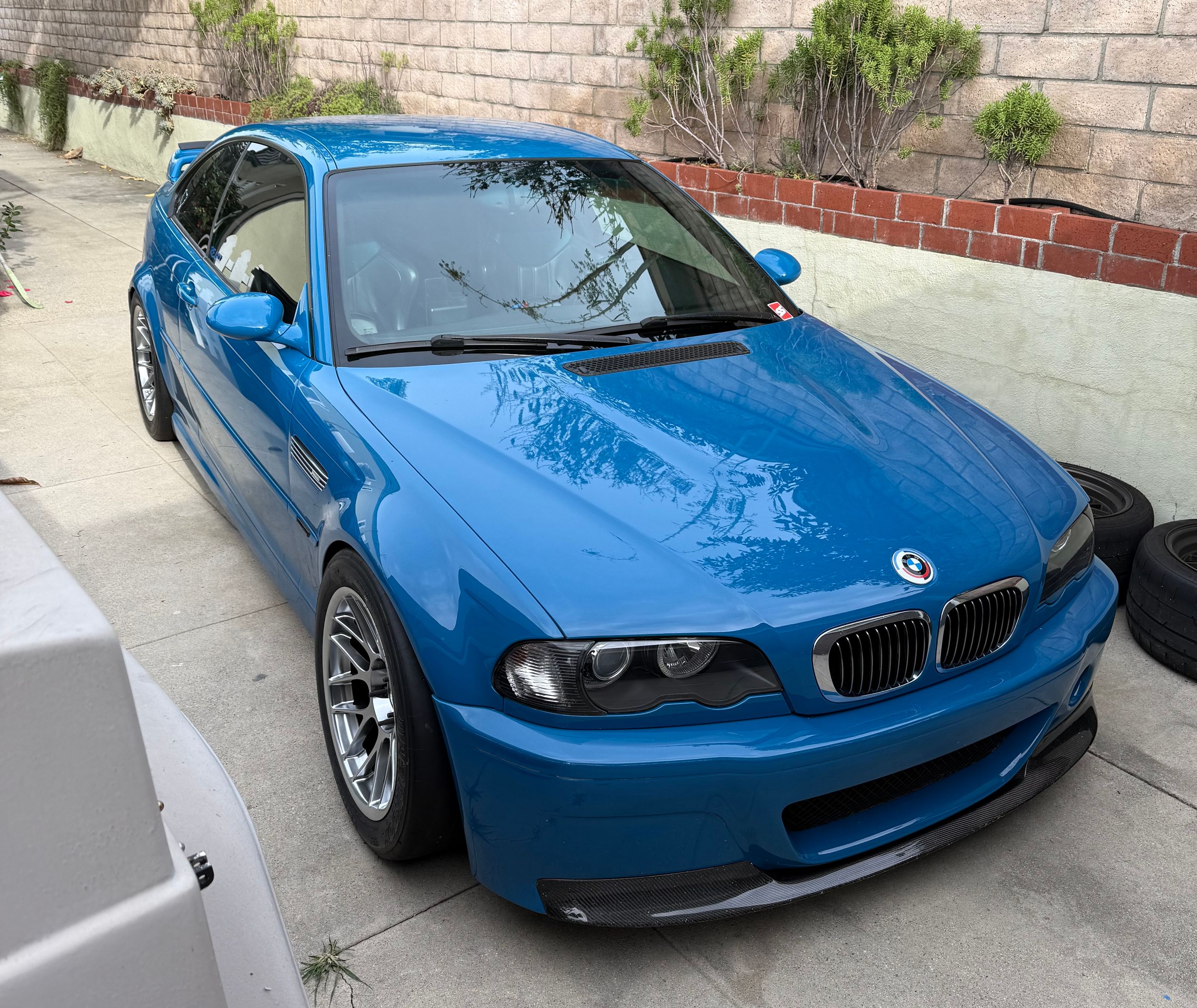 Blue BMW E46 M3 with 17" ARC-8 Apex wheels in Hyper Black