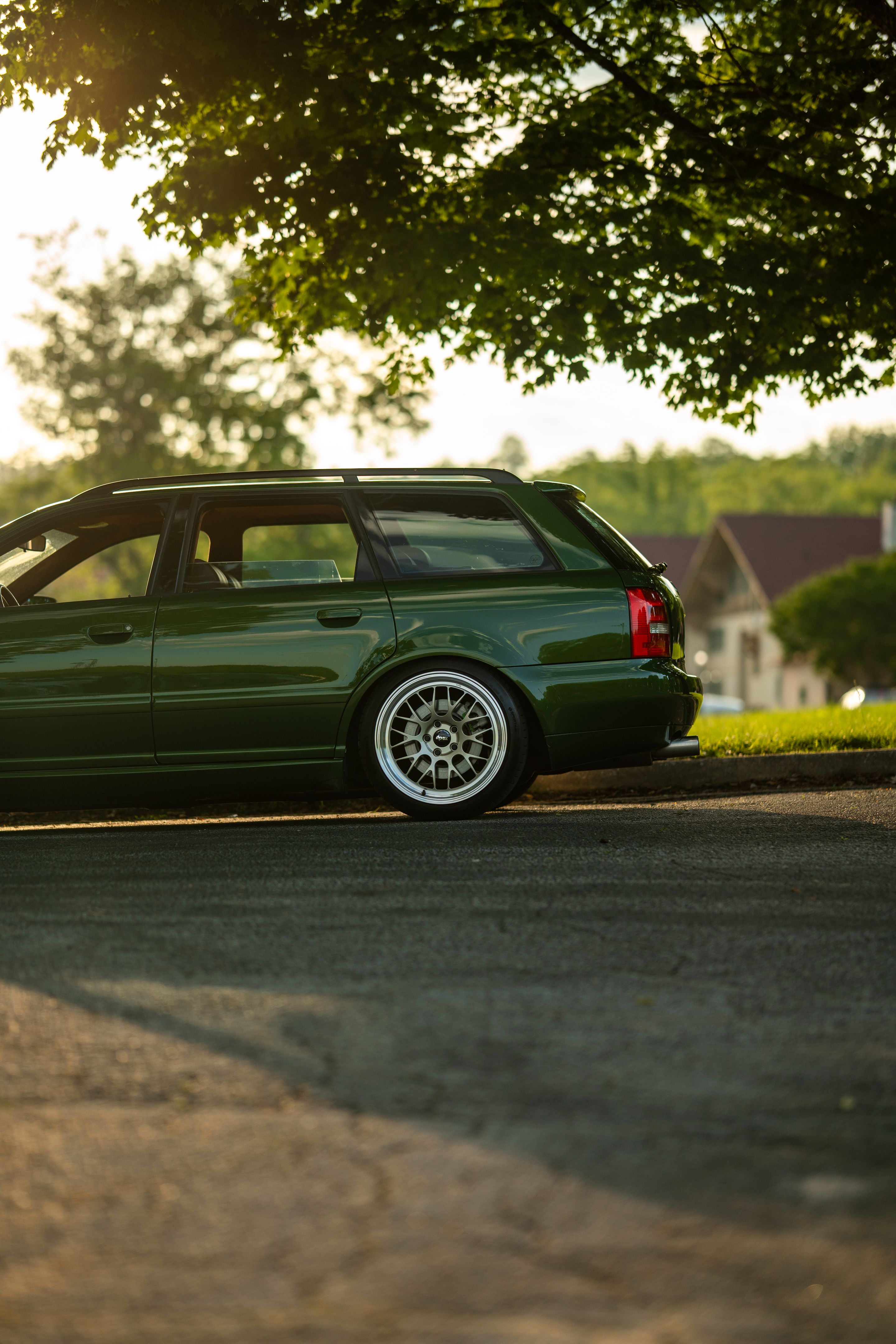 Green Audi B5 S4 Avant/Wagon with 18" ML-10RT Apex wheels in Machined Lip Gloss Motorsport Gold