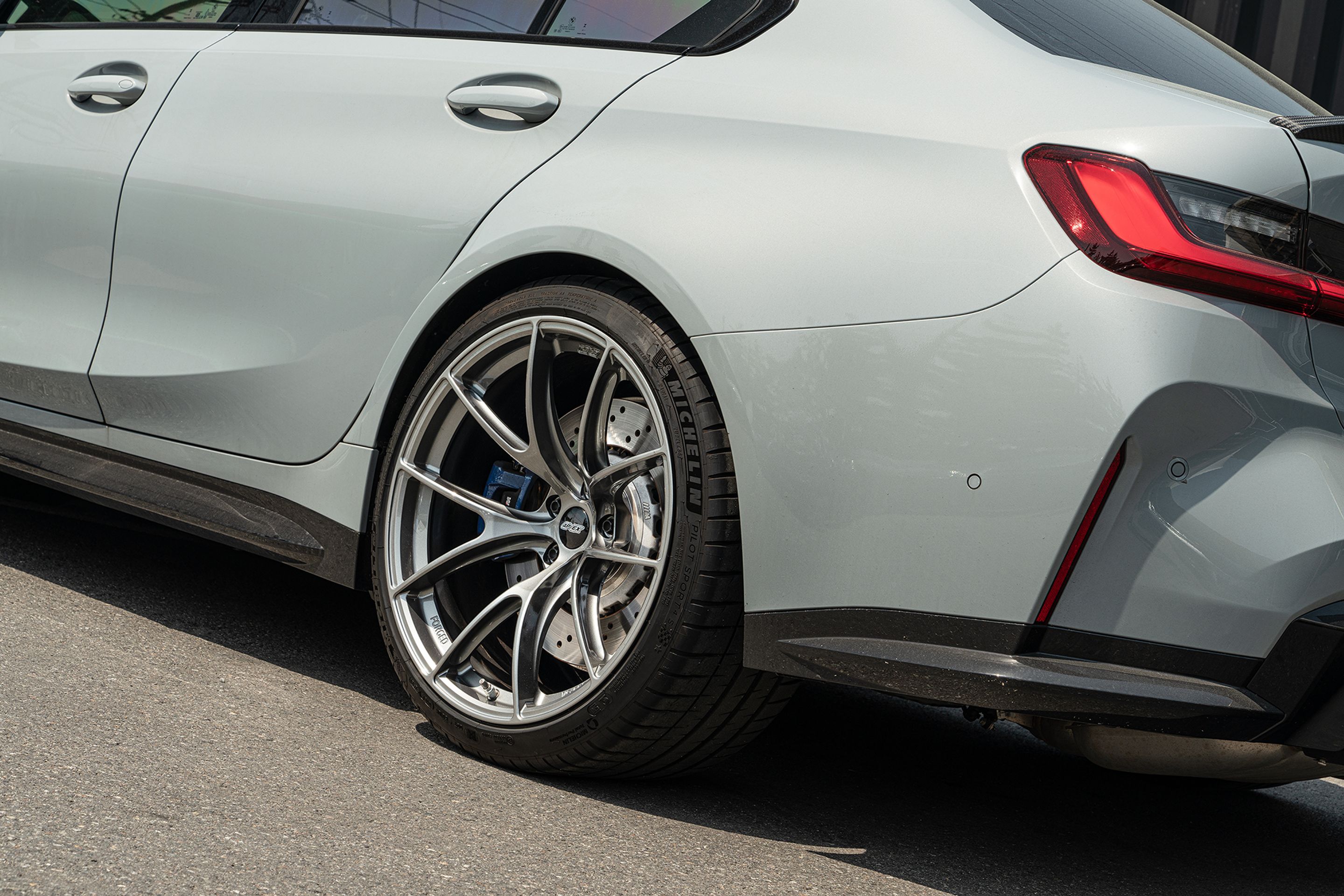 Grey BMW G80 M3 with 19"/20" VS-5RS Apex wheels in Anthracite