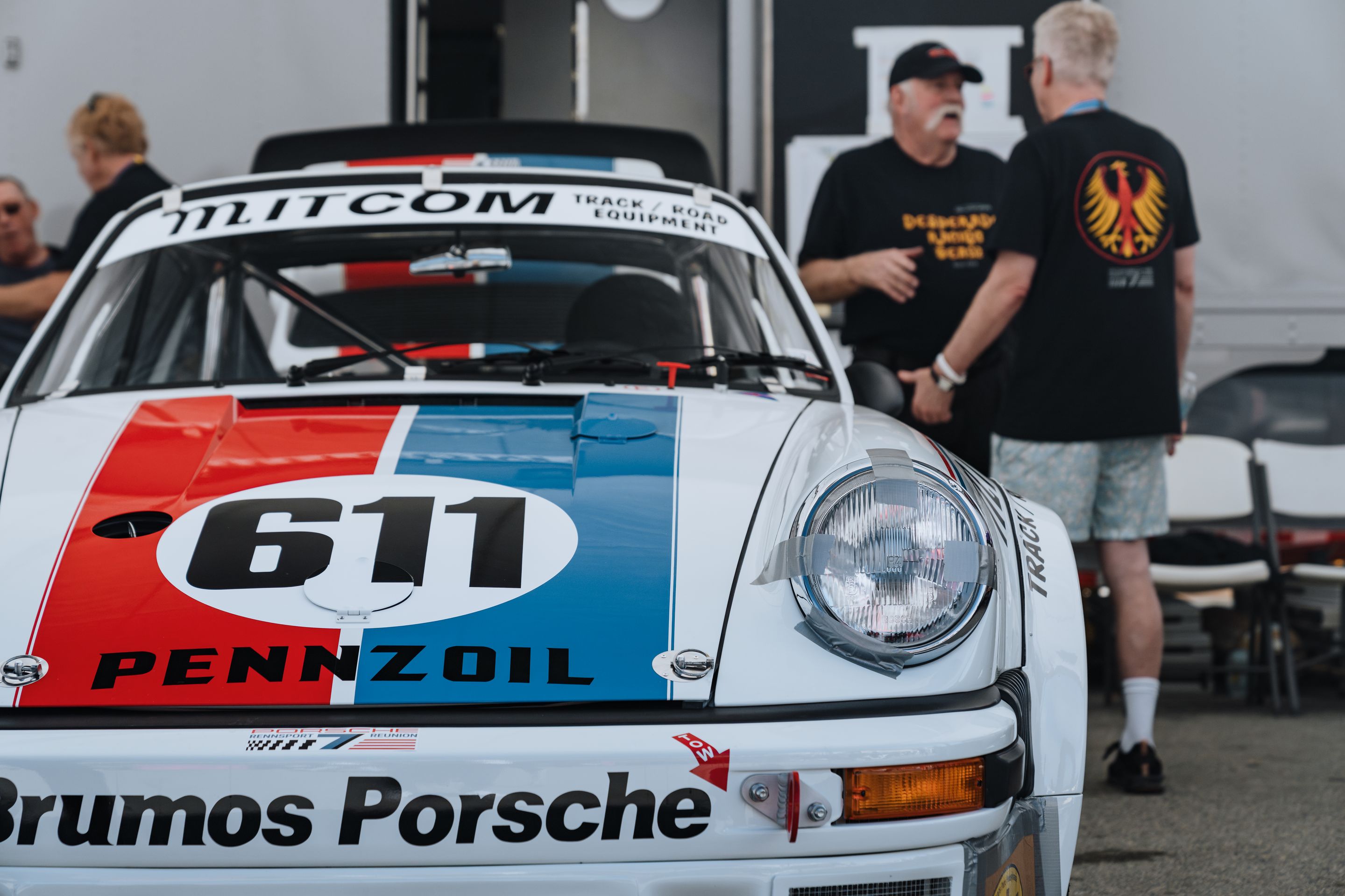 White Porsche 911 996 GT2 with 18" EC-7RS Apex wheels in Anthracite