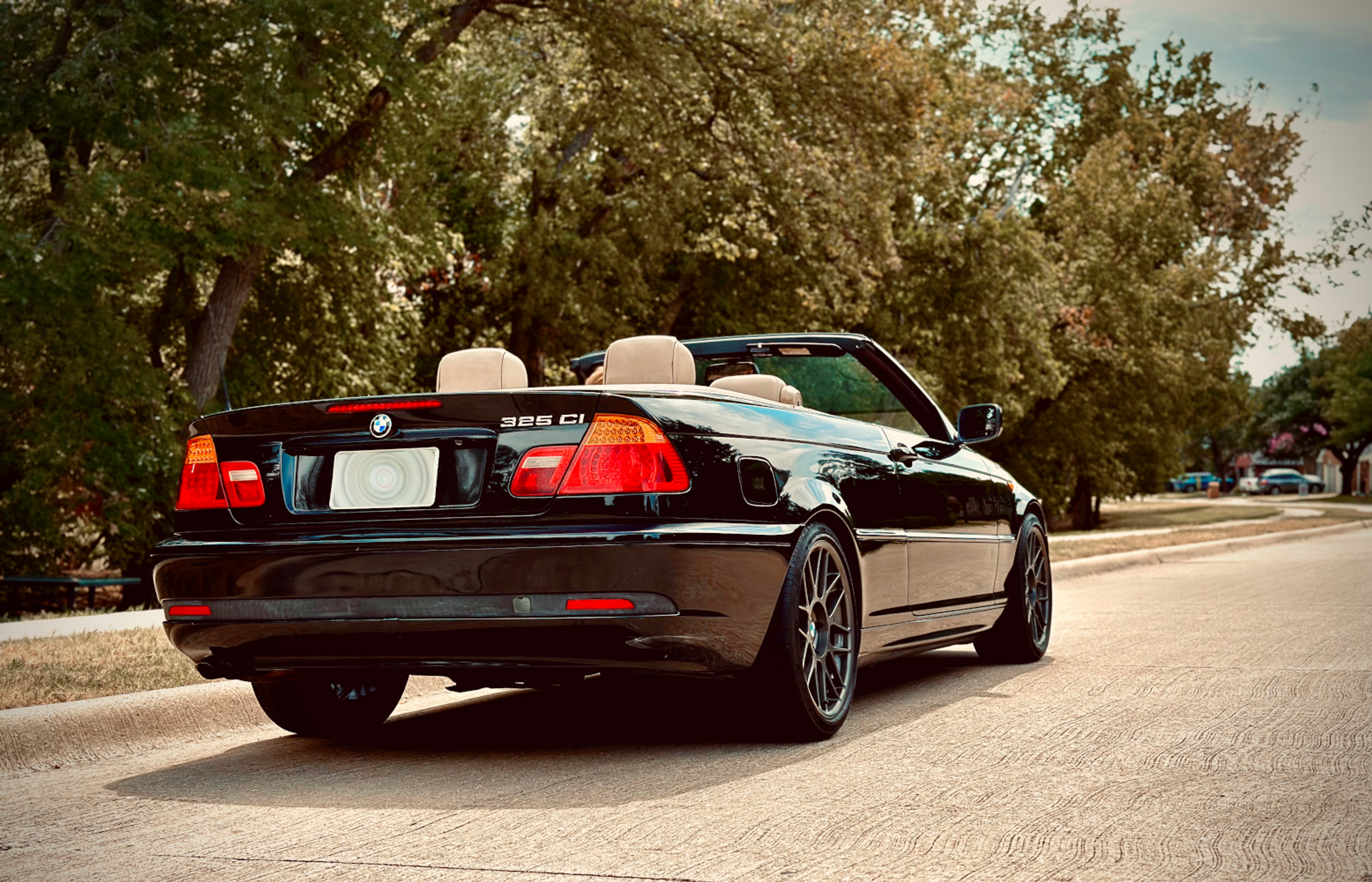 Black BMW E46 3 Series with 18" ARC-8 Apex wheels in Anthracite