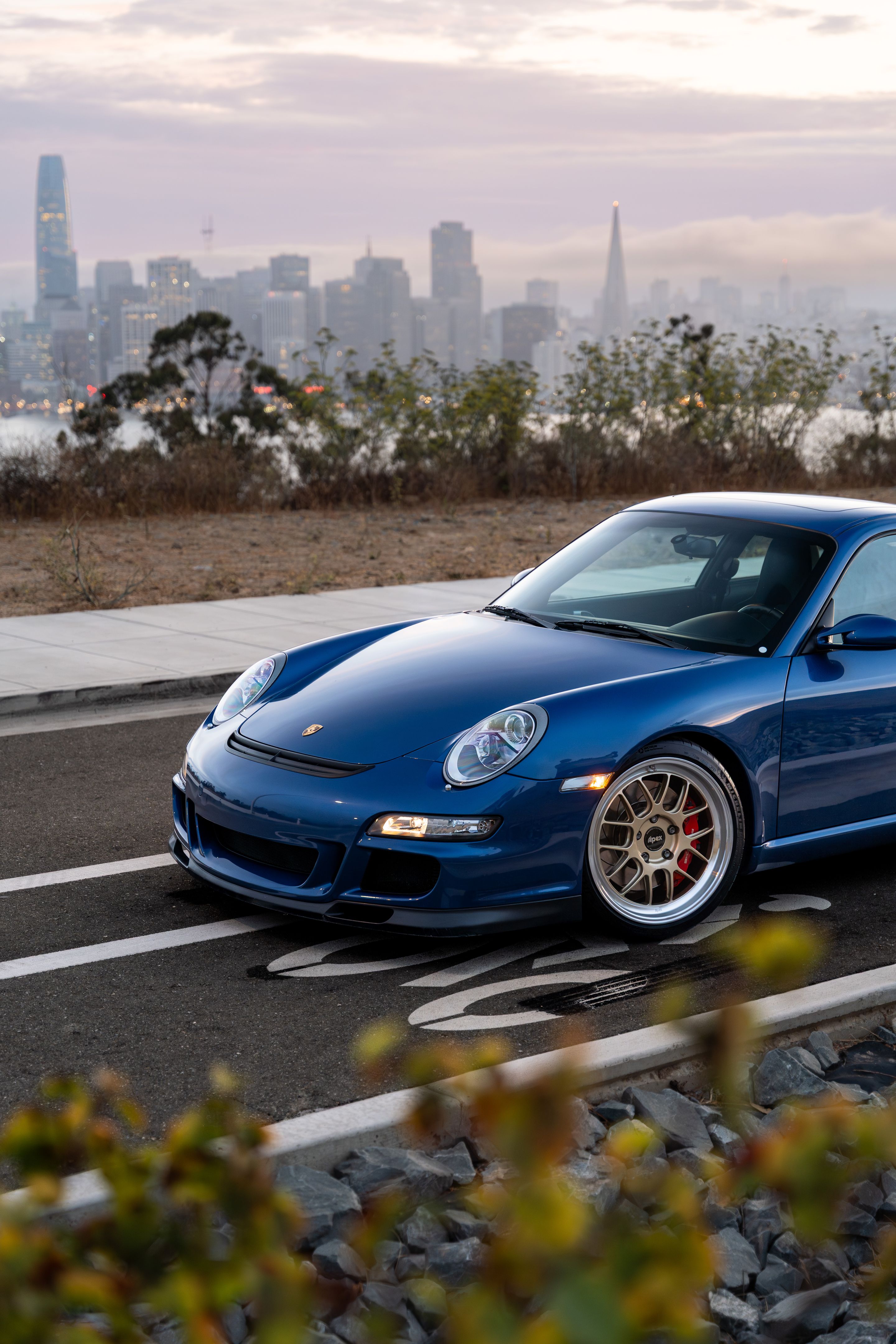 Blue Porsche 911 997 GT3 with 19" TEST-M Apex wheels in Machined Lip Gloss Motorsport Gold