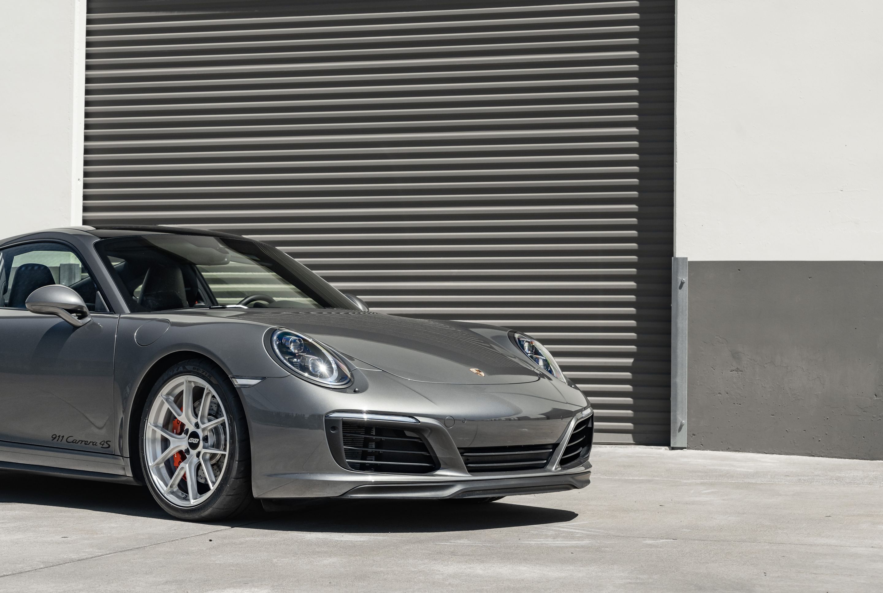 Grey Porsche 911 991.2 Carrera 4S with 19" VS-5RS Apex wheels in Brushed Clear