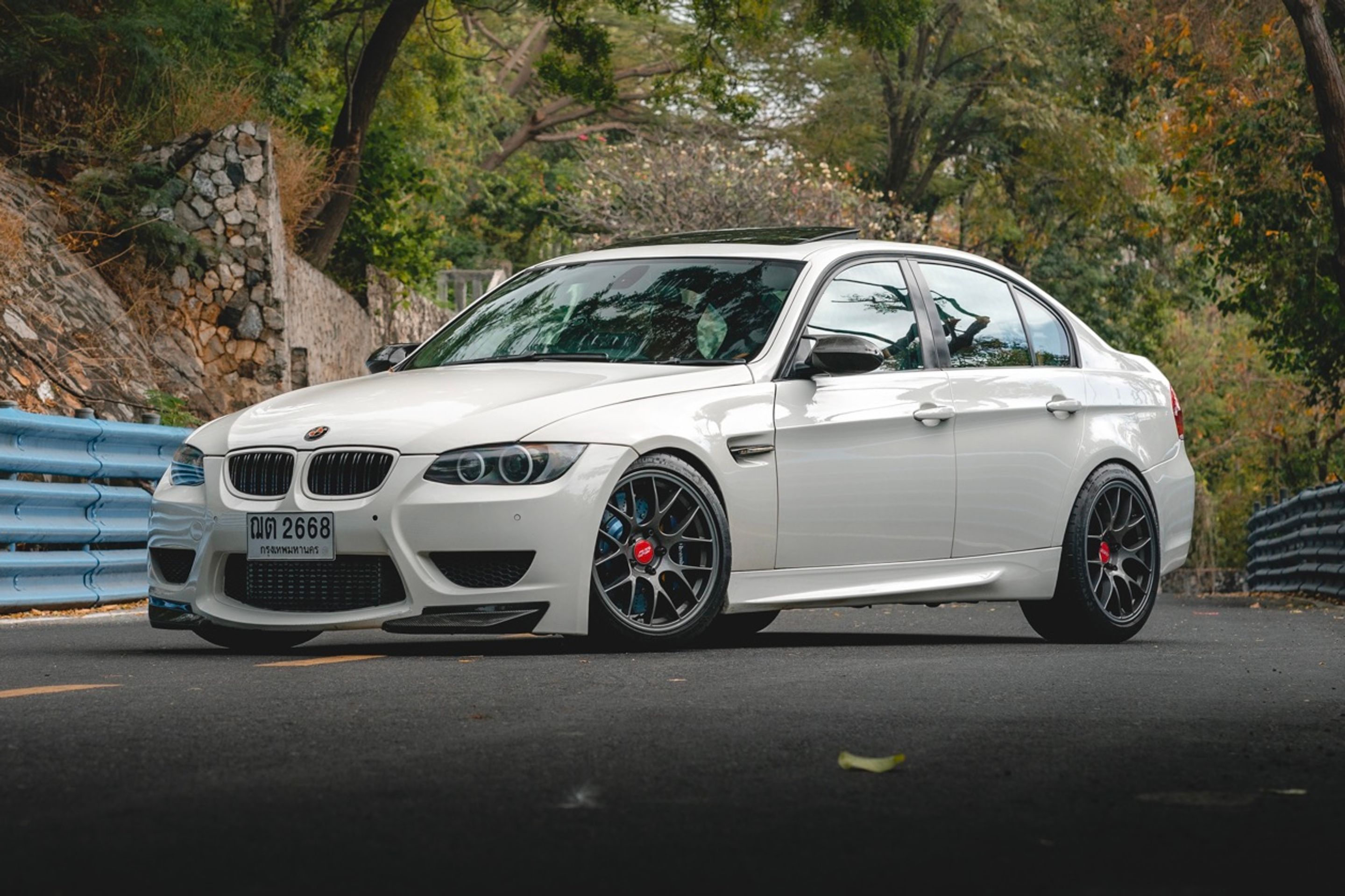 White BMW E90 Sedan 3 Series with 18" EC-7 Apex wheels in Anthracite