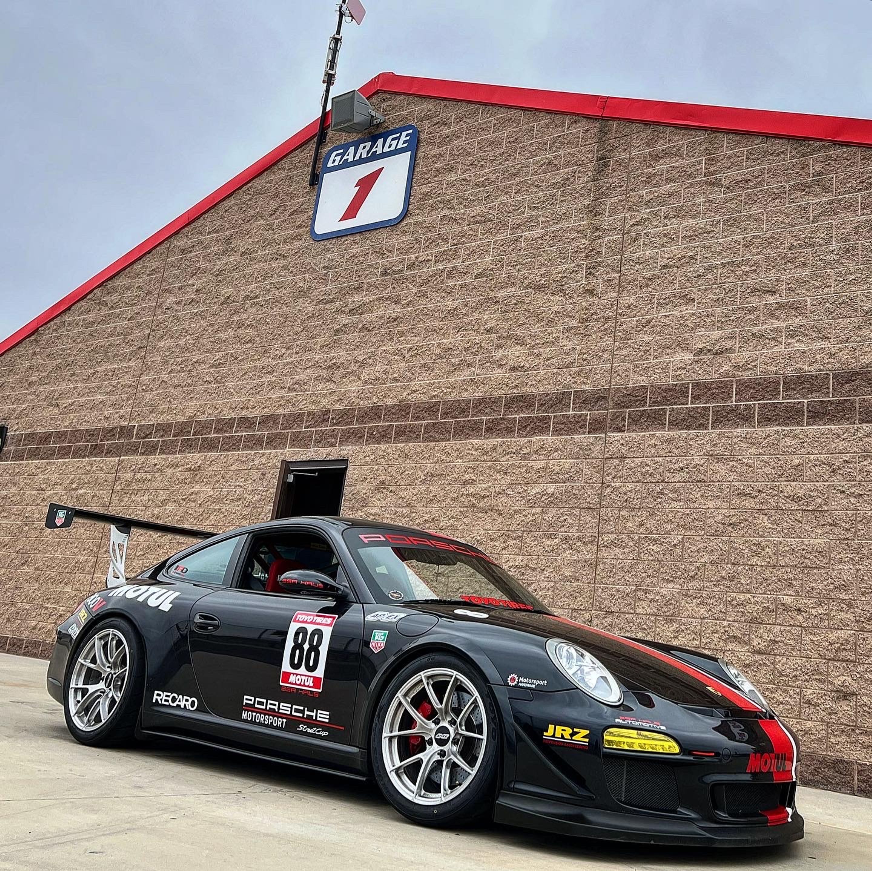 Black Porsche 911 997 Carrera S with 18" VS-5RS Apex wheels in Brushed Clear
