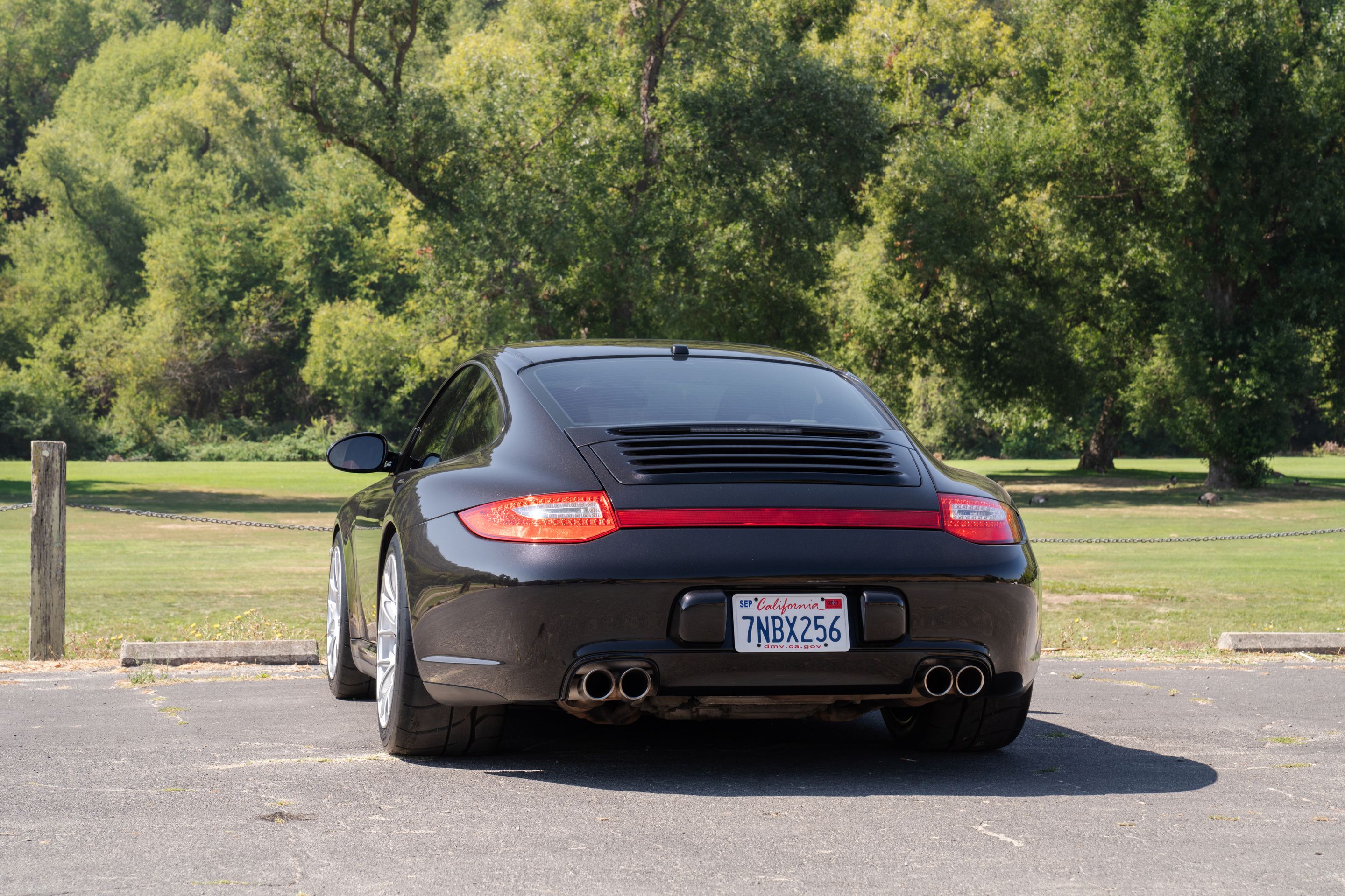 Black Porsche 911 997 Carrera 4S with 18" EC-7RS Apex wheels in Race Silver