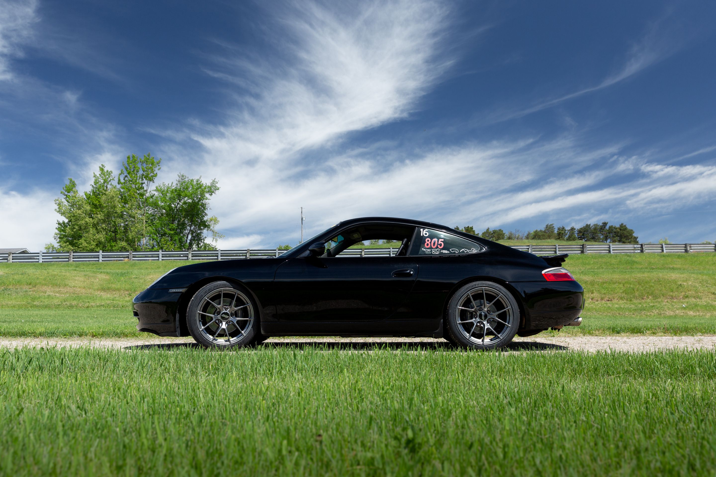 Black Porsche 911 996 Carrera with 18" VS-5RS Apex wheels in Anthracite
