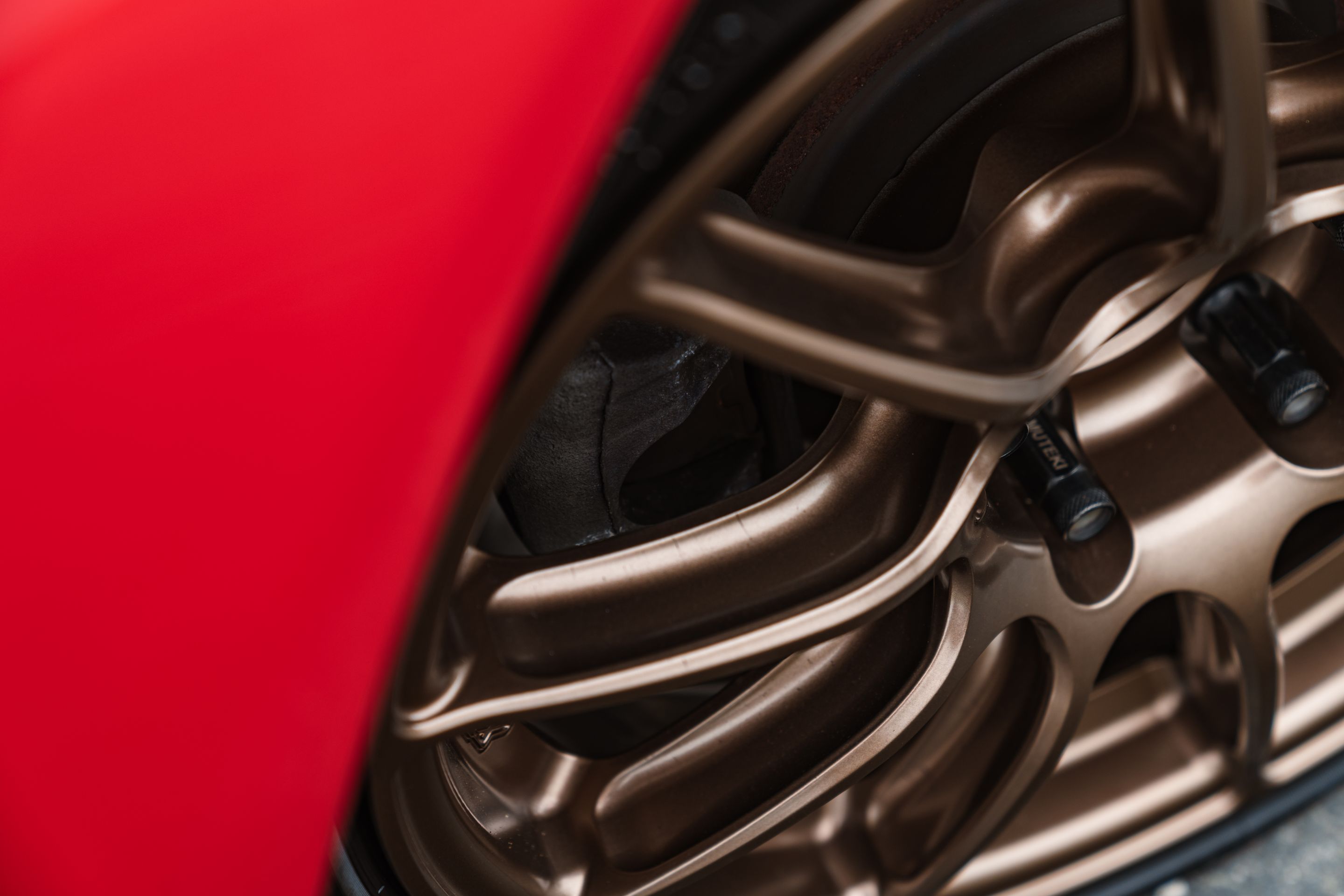 Red Honda S2000 with 17" SM-10RS Apex wheels in Satin Bronze