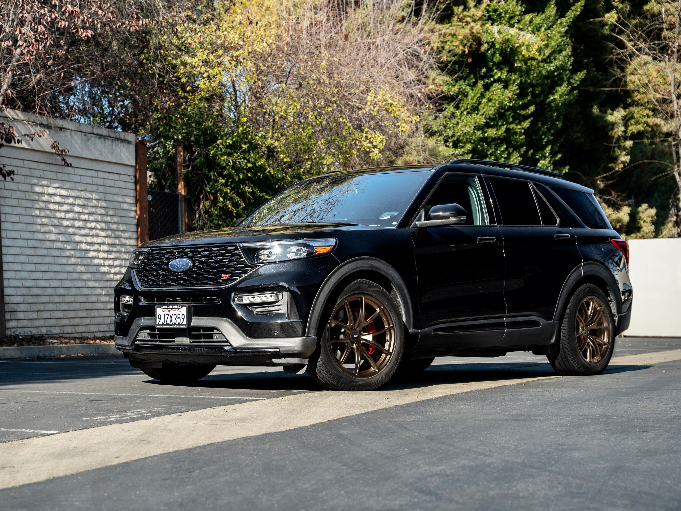 Black Ford 6th Gen Explorer ST with 21" VS-5RX Apex wheels in Satin Bronze