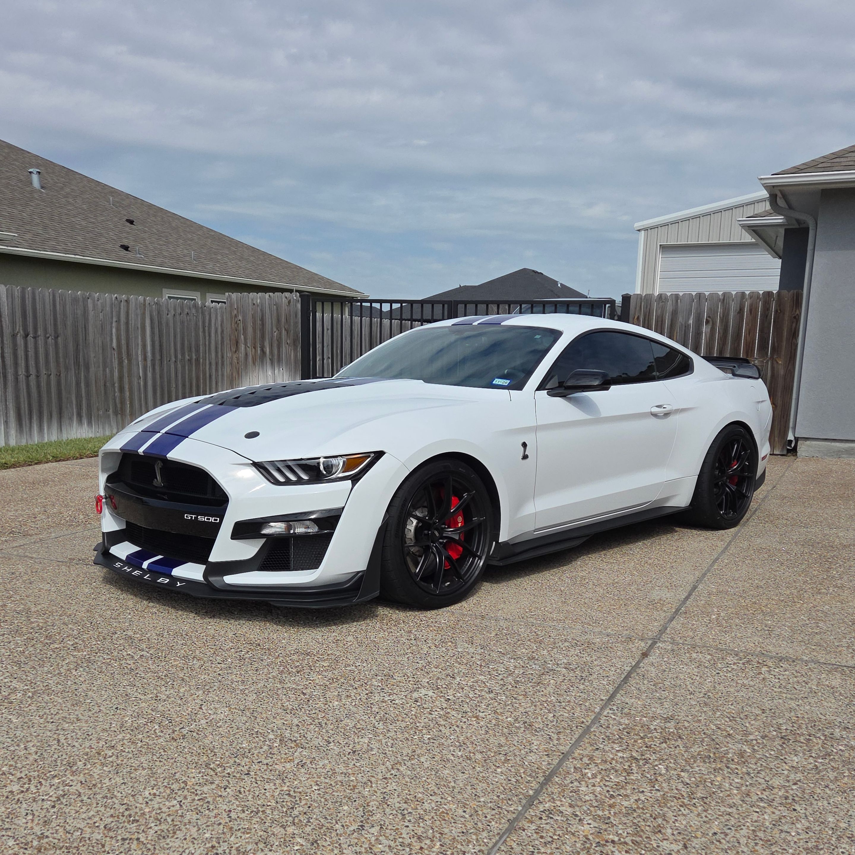 White Ford S550 Mustang GT350 with 20" VS-5RS Apex wheels in Anthracite