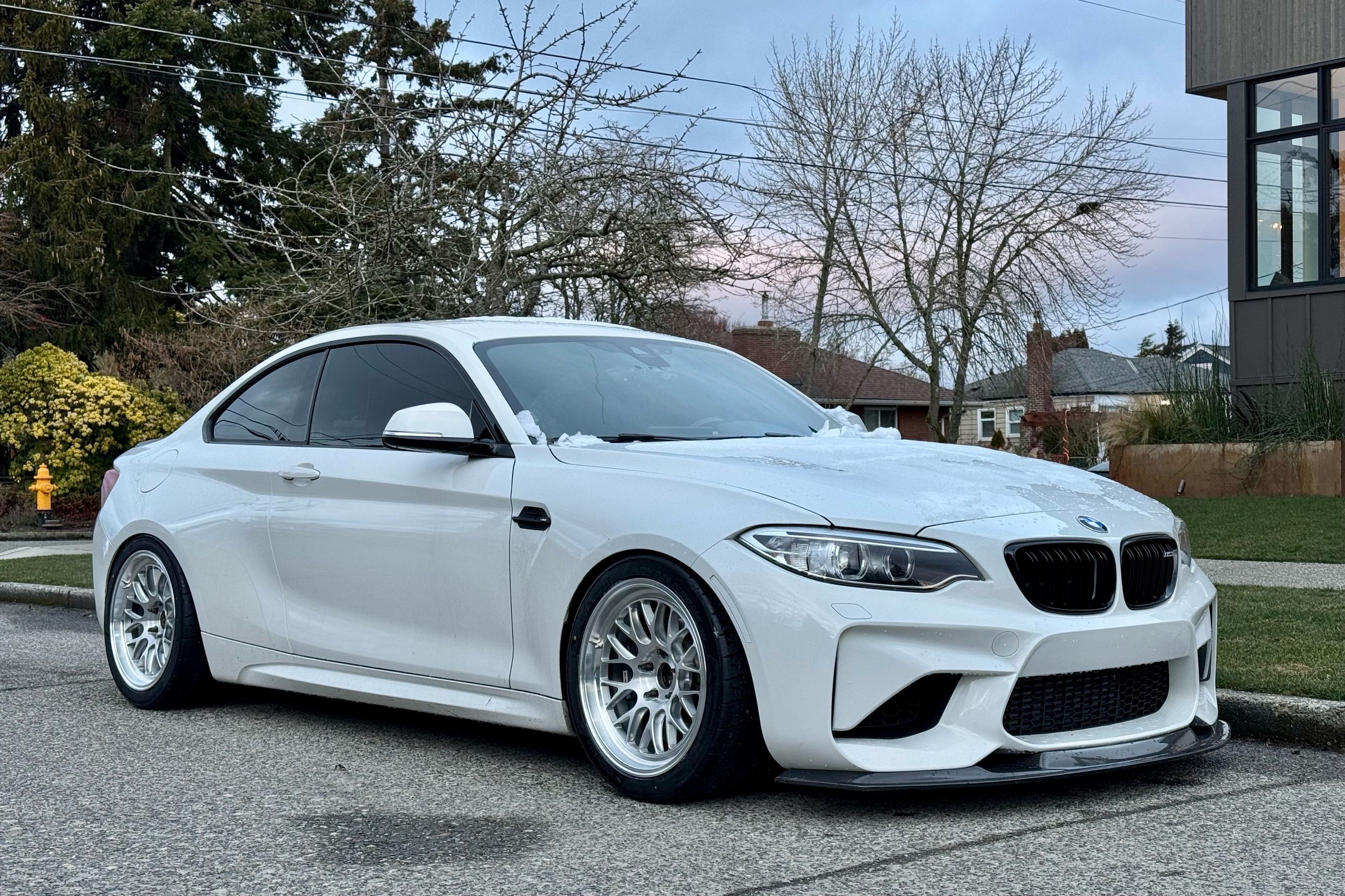 White BMW F87 M2 with 18" ML-10RT Apex wheels in Machined Lip Brushed Clear