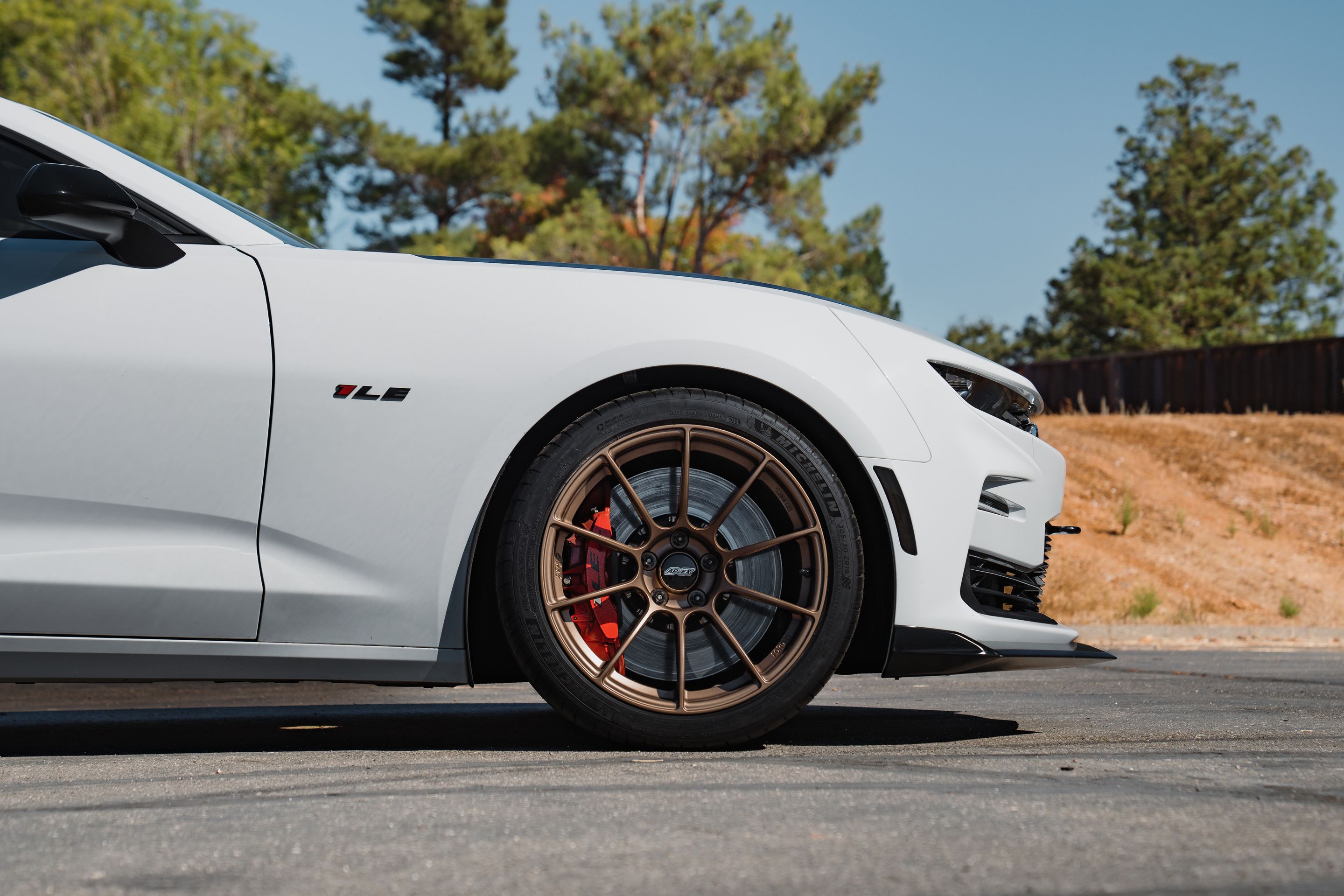 White Chevrolet 6th Gen Camaro SS 1LE with 19" SM-10RS Apex wheels in Satin Bronze