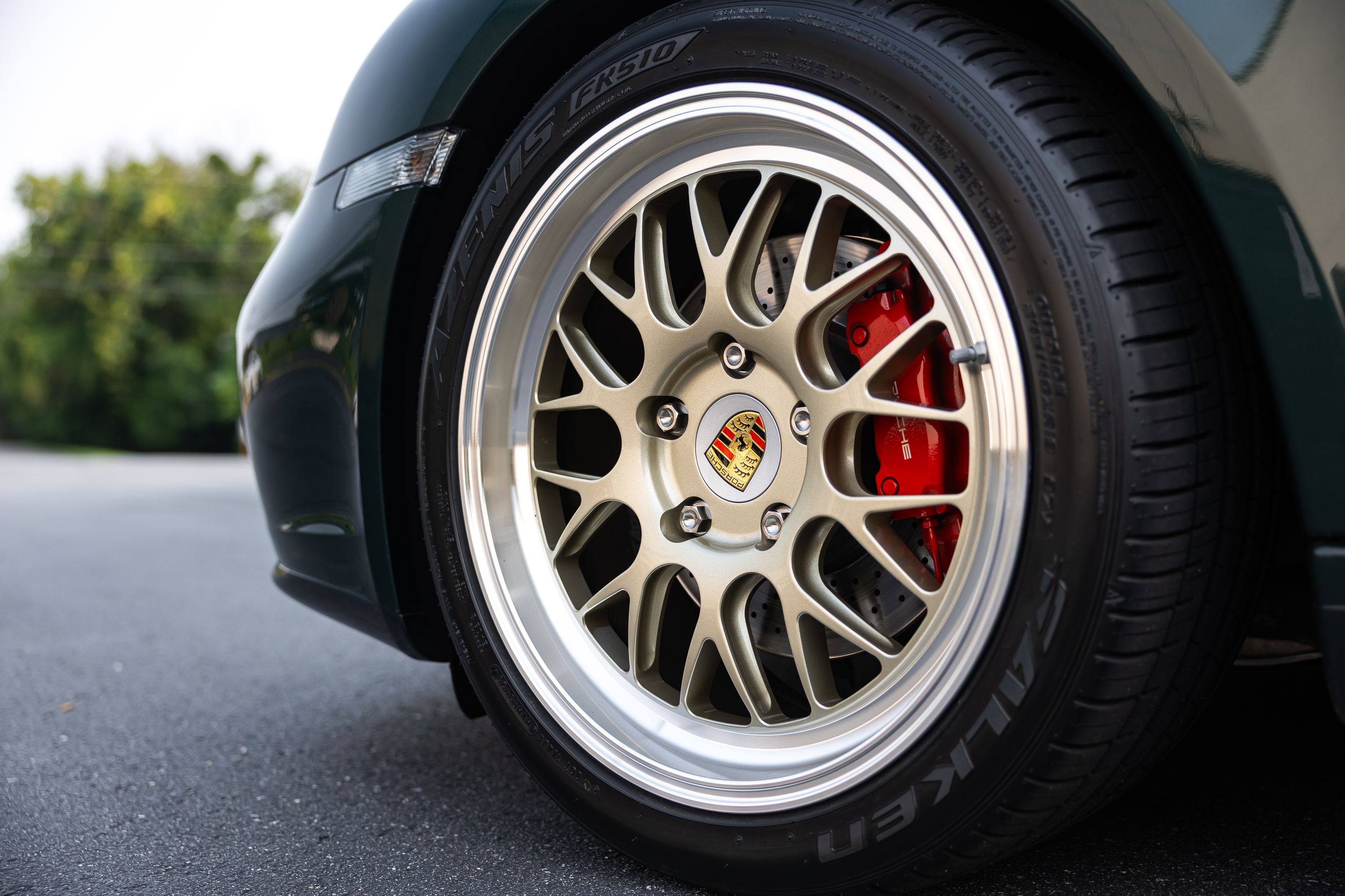 Green Porsche 987 Cayman S with 18" ML-10RT Apex wheels in Machined Lip Gloss Motorsport Gold