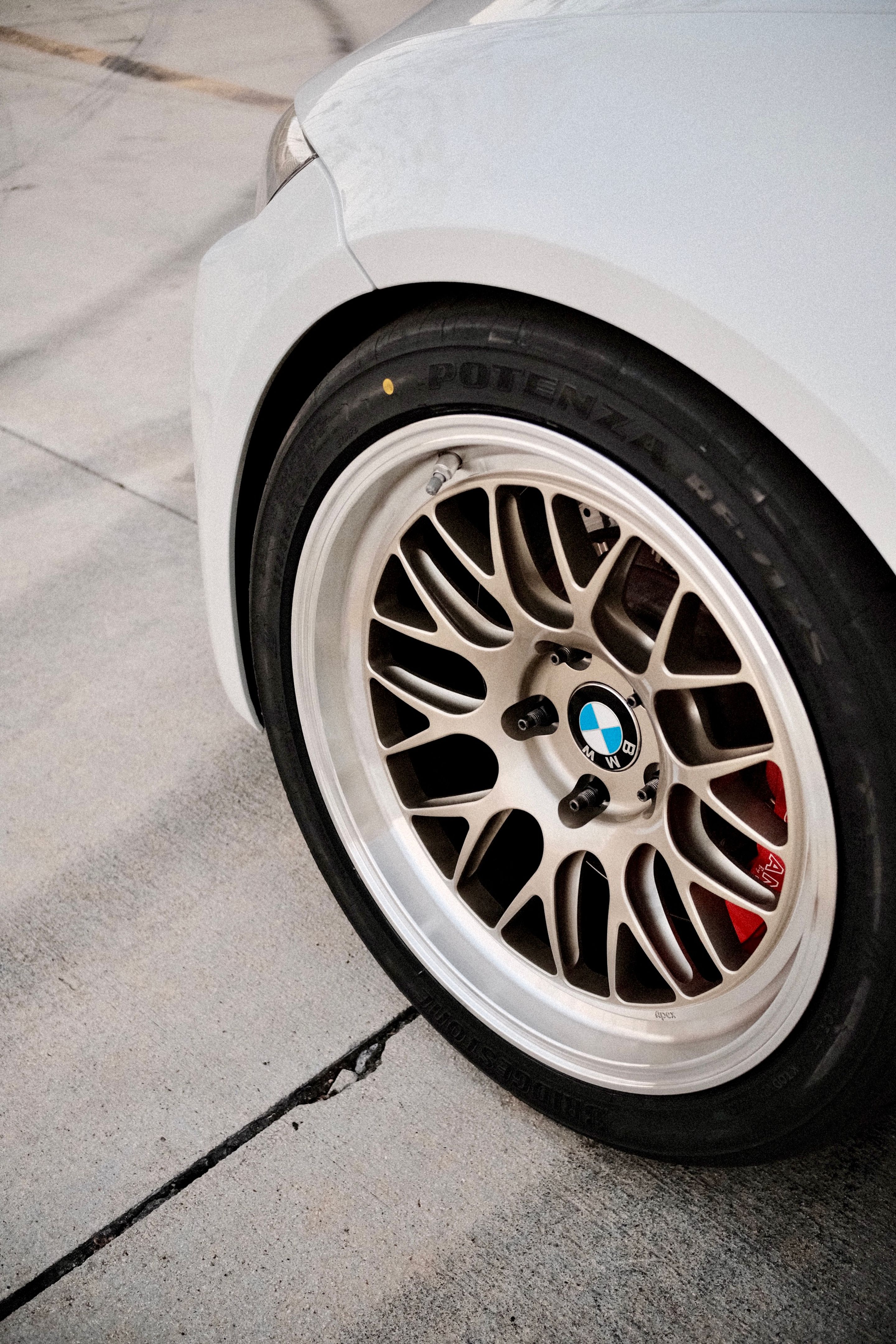 White BMW E92 Coupe M3 with 18" ML-10RT Apex wheels in Machined Lip Gloss Motorsport Gold