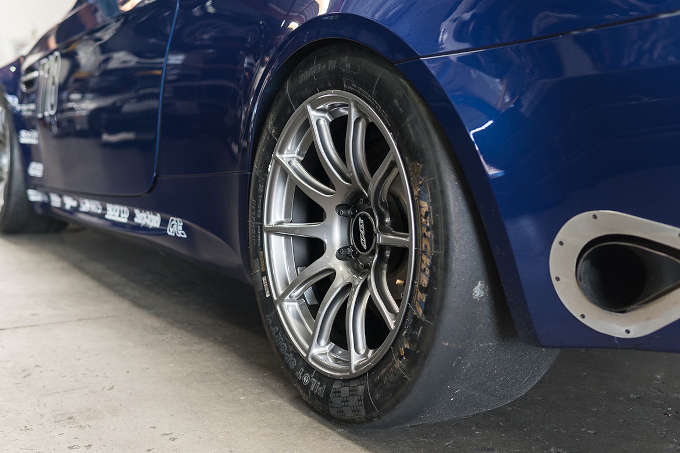 Blue BMW E92 Coupe M3 with 18" SM-10 Apex wheels in Anthracite